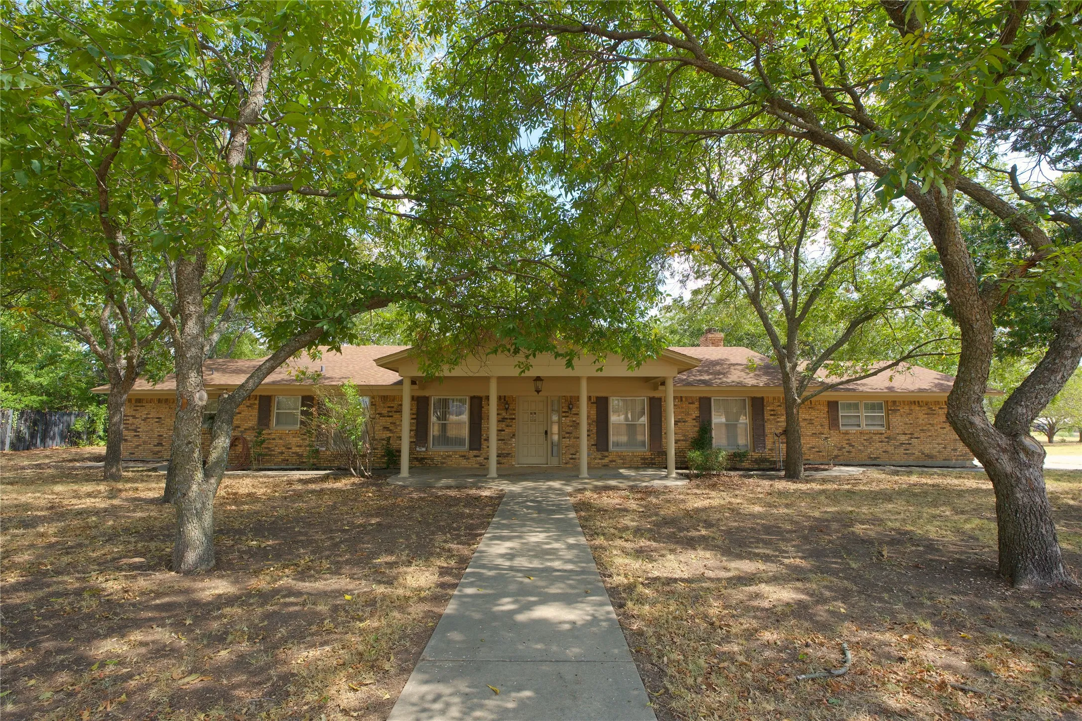 Single Family Residence For Sale in Cooke County , 697 N Fm 373, Muenster, Texas 76252, 4 Bedroom, 3 Bathroom, 2 Garage spaces, 2,692 Sqft, built in 1971, mls#21390437, Real Estate Agent in Muenster, Homes For Sale in Cooke county, Homes For Sale in Muenster, Realtor in Muenster Texas, Real Estate Brokerage Independent Realty Texas, Luminita Cordes Realtor