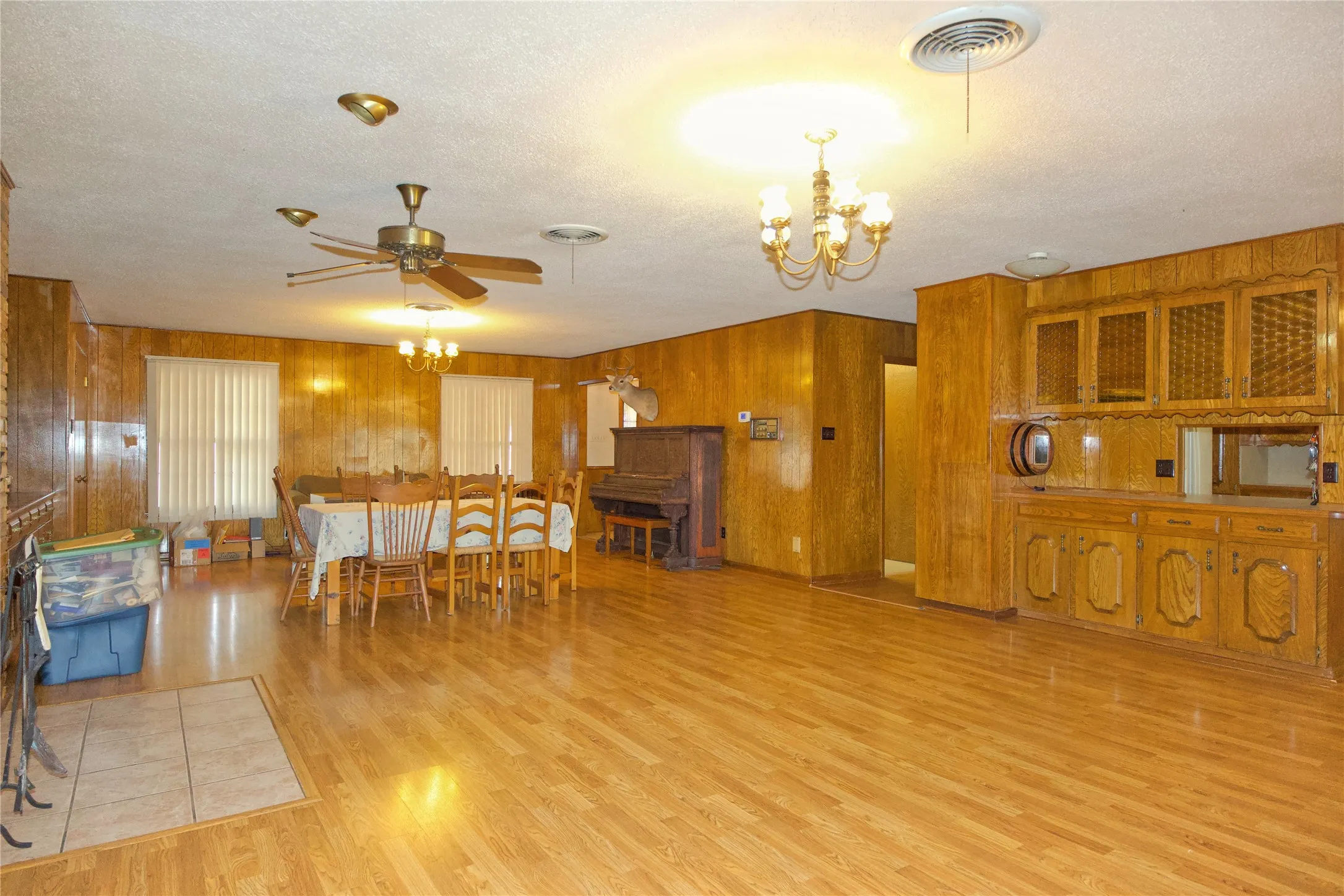Single Family Residence For Sale in Cooke County , 697 N Fm 373, Muenster, Texas 76252, 4 Bedroom, 3 Bathroom, 2 Garage spaces, 2,692 Sqft, built in 1971, mls#21390437, Real Estate Agent in Muenster, Homes For Sale in Cooke county, Homes For Sale in Muenster, Realtor in Muenster Texas, Real Estate Brokerage Independent Realty Texas, Luminita Cordes Realtor