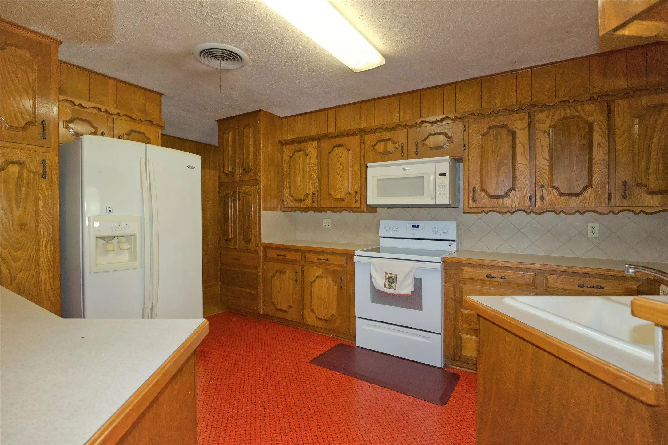 Single Family Residence For Sale in Cooke County , 697 N Fm 373, Muenster, Texas 76252, 4 Bedroom, 3 Bathroom, 2 Garage spaces, 2,692 Sqft, built in 1971, mls#21390437, Real Estate Agent in Muenster, Homes For Sale in Cooke county, Homes For Sale in Muenster, Realtor in Muenster Texas, Real Estate Brokerage Independent Realty Texas, Luminita Cordes Realtor