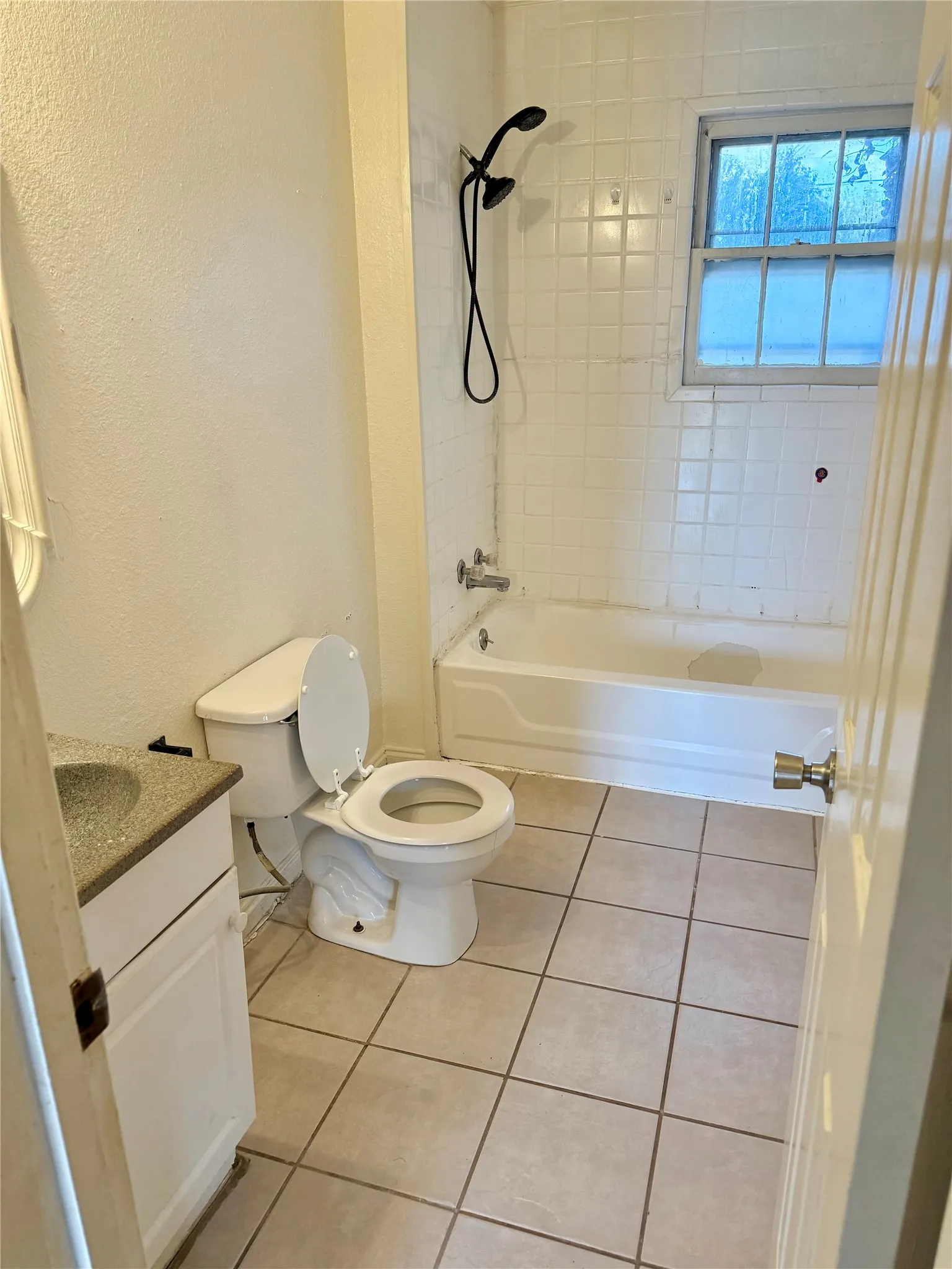 Single Family Residence For Sale in Mc Lennan County , 4000 Frederick Avenue, Waco, Texas 76707, 2 Bedroom, 1 Bathroom, 1 Garage spaces, 1,140 Sqft, built in 1950, mls#21392638, Real Estate Agent in Waco, Homes For Sale in Mc Lennan county, Homes For Sale in Waco, Realtor in Waco Texas, Real Estate Brokerage Independent Realty Texas, Luminita Cordes Realtor