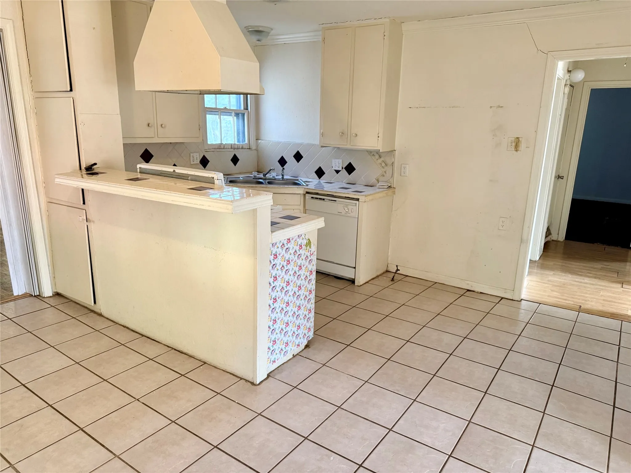 Single Family Residence For Sale in Mc Lennan County , 4000 Frederick Avenue, Waco, Texas 76707, 2 Bedroom, 1 Bathroom, 1 Garage spaces, 1,140 Sqft, built in 1950, mls#21392638, Real Estate Agent in Waco, Homes For Sale in Mc Lennan county, Homes For Sale in Waco, Realtor in Waco Texas, Real Estate Brokerage Independent Realty Texas, Luminita Cordes Realtor