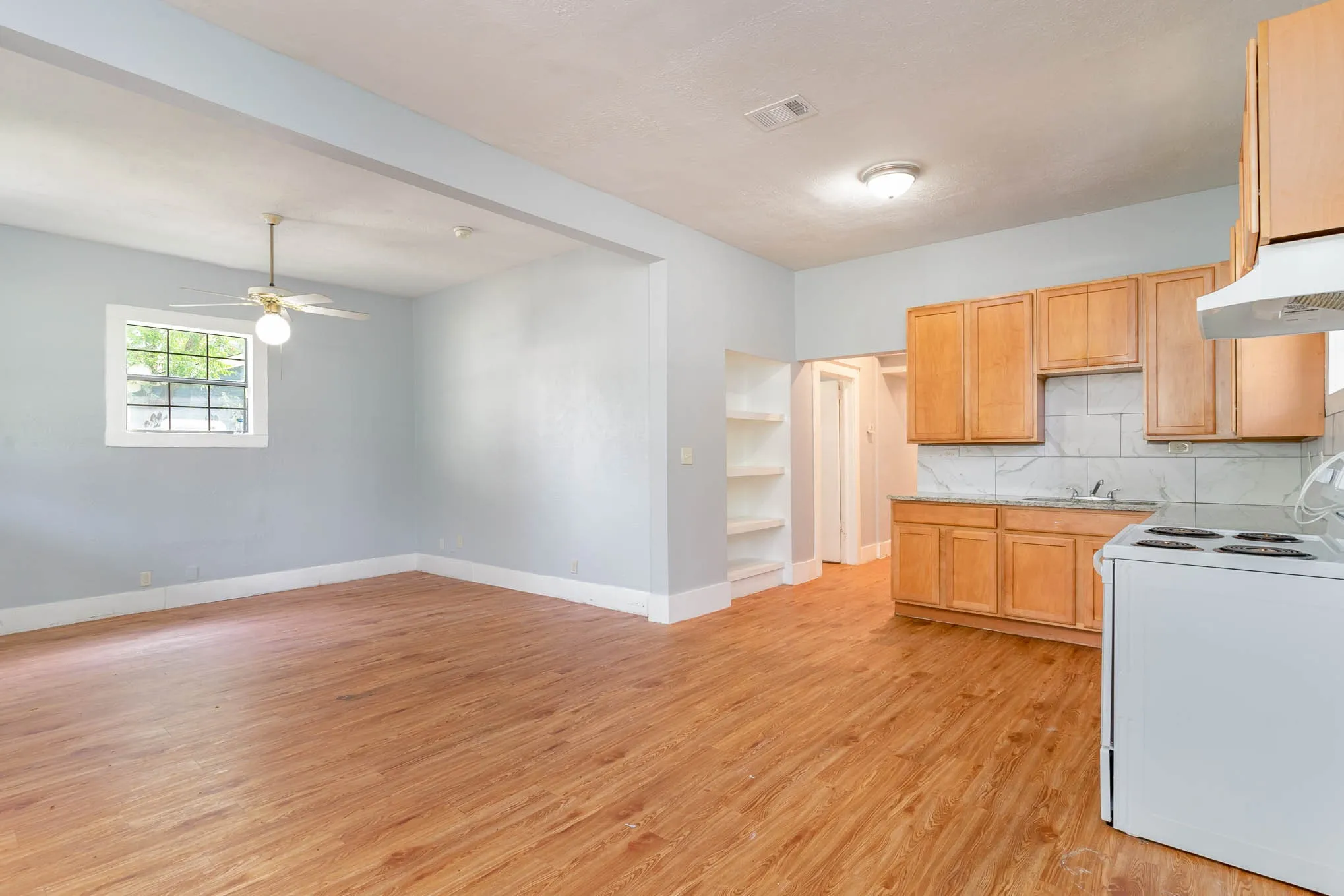 Single Family Residence For Sale in Dallas County , 2630 Lenway Street, Dallas, Texas 75215, 3 Bedroom, 2 Bathroom, 1 Garage spaces, 1,542 Sqft, built in 1936, mls#21393660, Real Estate Agent in Dallas, Homes For Sale in Dallas county, Homes For Sale in Dallas, Realtor in Dallas Texas, Real Estate Brokerage Independent Realty Texas, Luminita Cordes Realtor