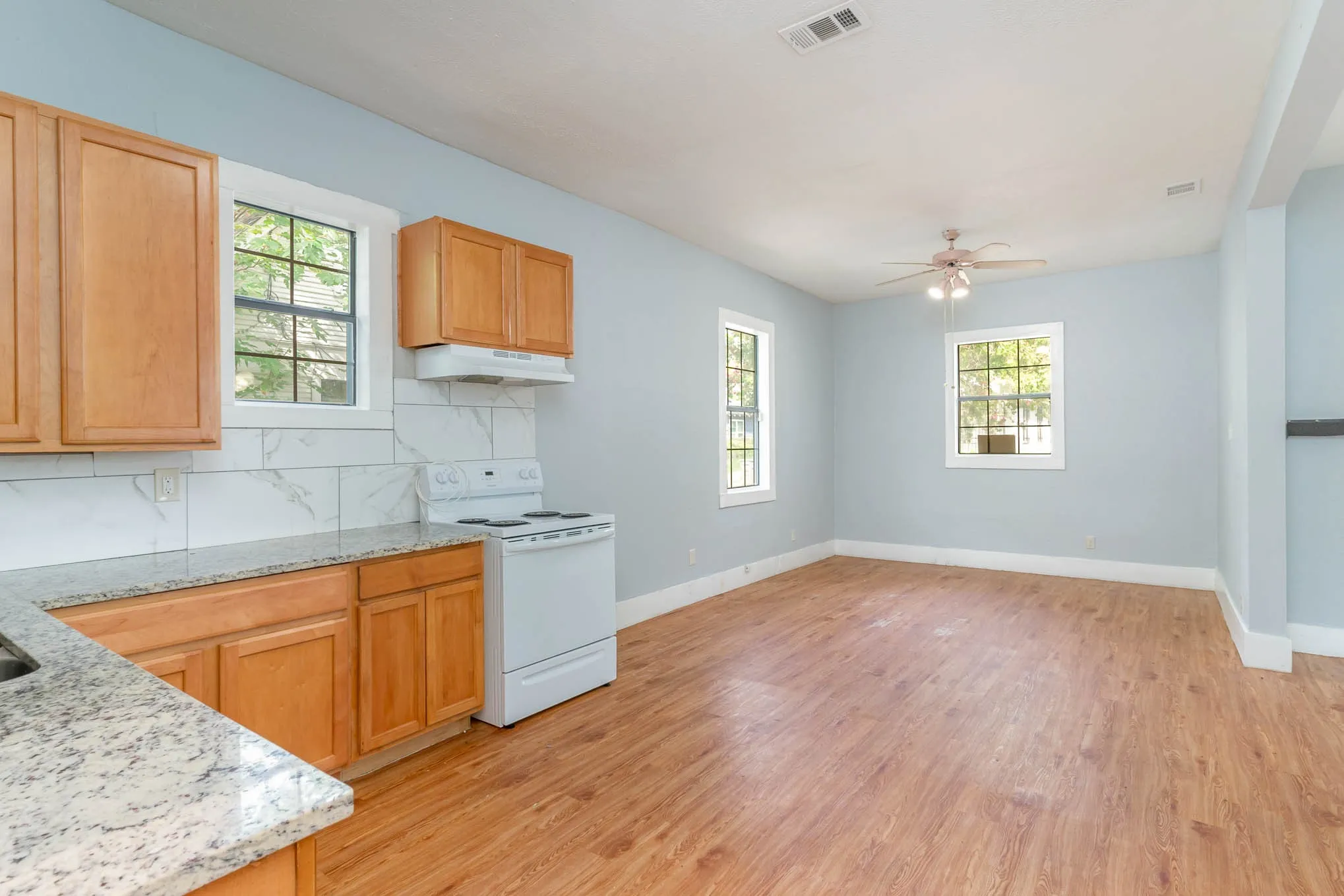 Single Family Residence For Sale in Dallas County , 2630 Lenway Street, Dallas, Texas 75215, 3 Bedroom, 2 Bathroom, 1 Garage spaces, 1,542 Sqft, built in 1936, mls#21393660, Real Estate Agent in Dallas, Homes For Sale in Dallas county, Homes For Sale in Dallas, Realtor in Dallas Texas, Real Estate Brokerage Independent Realty Texas, Luminita Cordes Realtor