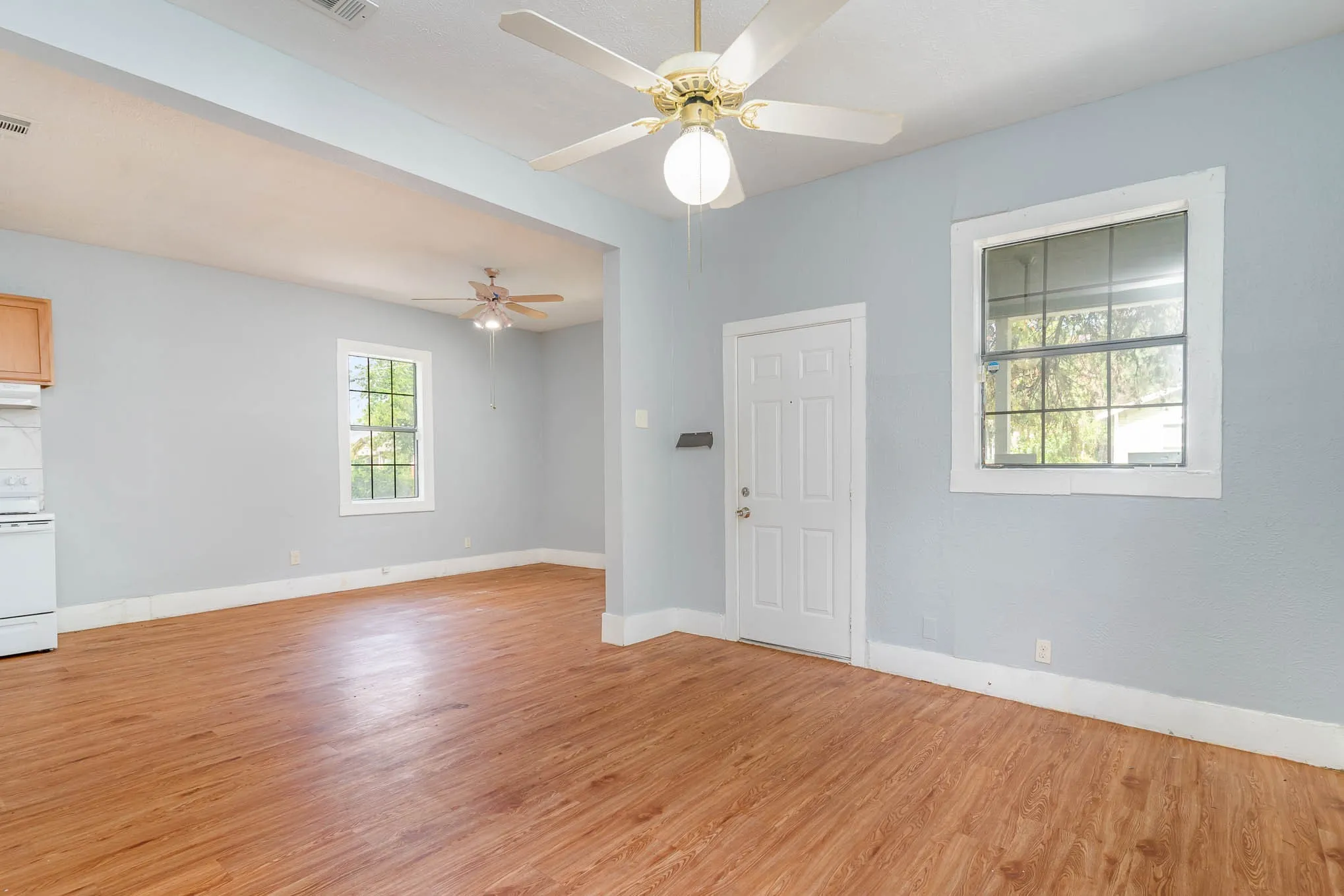 Single Family Residence For Sale in Dallas County , 2630 Lenway Street, Dallas, Texas 75215, 3 Bedroom, 2 Bathroom, 1 Garage spaces, 1,542 Sqft, built in 1936, mls#21393660, Real Estate Agent in Dallas, Homes For Sale in Dallas county, Homes For Sale in Dallas, Realtor in Dallas Texas, Real Estate Brokerage Independent Realty Texas, Luminita Cordes Realtor