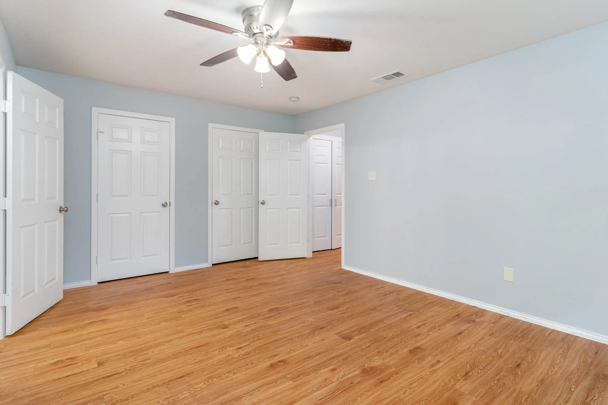 Single Family Residence For Sale in Dallas County , 2630 Lenway Street, Dallas, Texas 75215, 3 Bedroom, 2 Bathroom, 1 Garage spaces, 1,542 Sqft, built in 1936, mls#21393660, Real Estate Agent in Dallas, Homes For Sale in Dallas county, Homes For Sale in Dallas, Realtor in Dallas Texas, Real Estate Brokerage Independent Realty Texas, Luminita Cordes Realtor