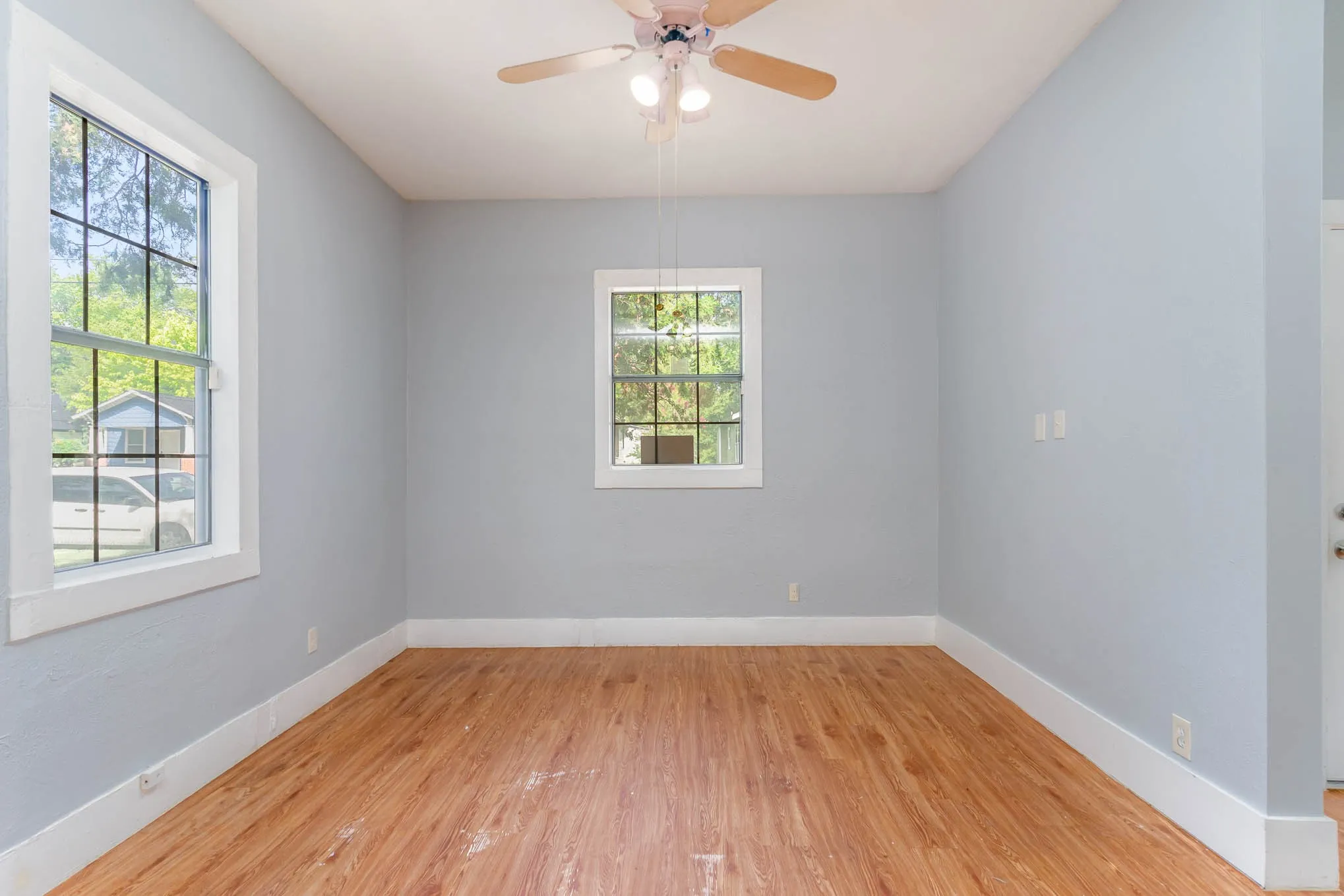 Single Family Residence For Sale in Dallas County , 2630 Lenway Street, Dallas, Texas 75215, 3 Bedroom, 2 Bathroom, 1 Garage spaces, 1,542 Sqft, built in 1936, mls#21393660, Real Estate Agent in Dallas, Homes For Sale in Dallas county, Homes For Sale in Dallas, Realtor in Dallas Texas, Real Estate Brokerage Independent Realty Texas, Luminita Cordes Realtor