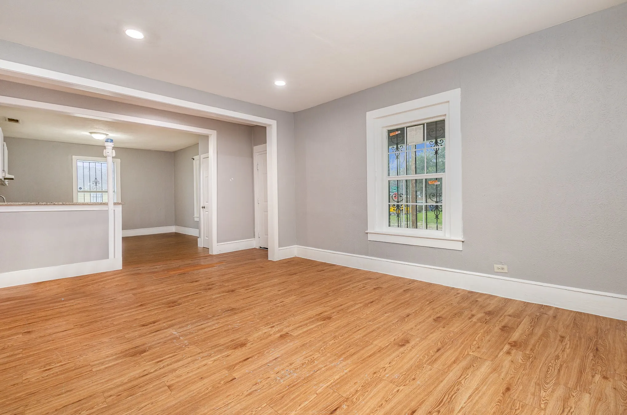 Single Family Residence For Sale in Dallas County , 2602 Lenway Street, Dallas, Texas 75215, 3 Bedroom, 2 Bathroom, Garage spaces, 1,390 Sqft, built in 1936, mls#21393650, Real Estate Agent in Dallas, Homes For Sale in Dallas county, Homes For Sale in Dallas, Realtor in Dallas Texas, Real Estate Brokerage Independent Realty Texas, Luminita Cordes Realtor