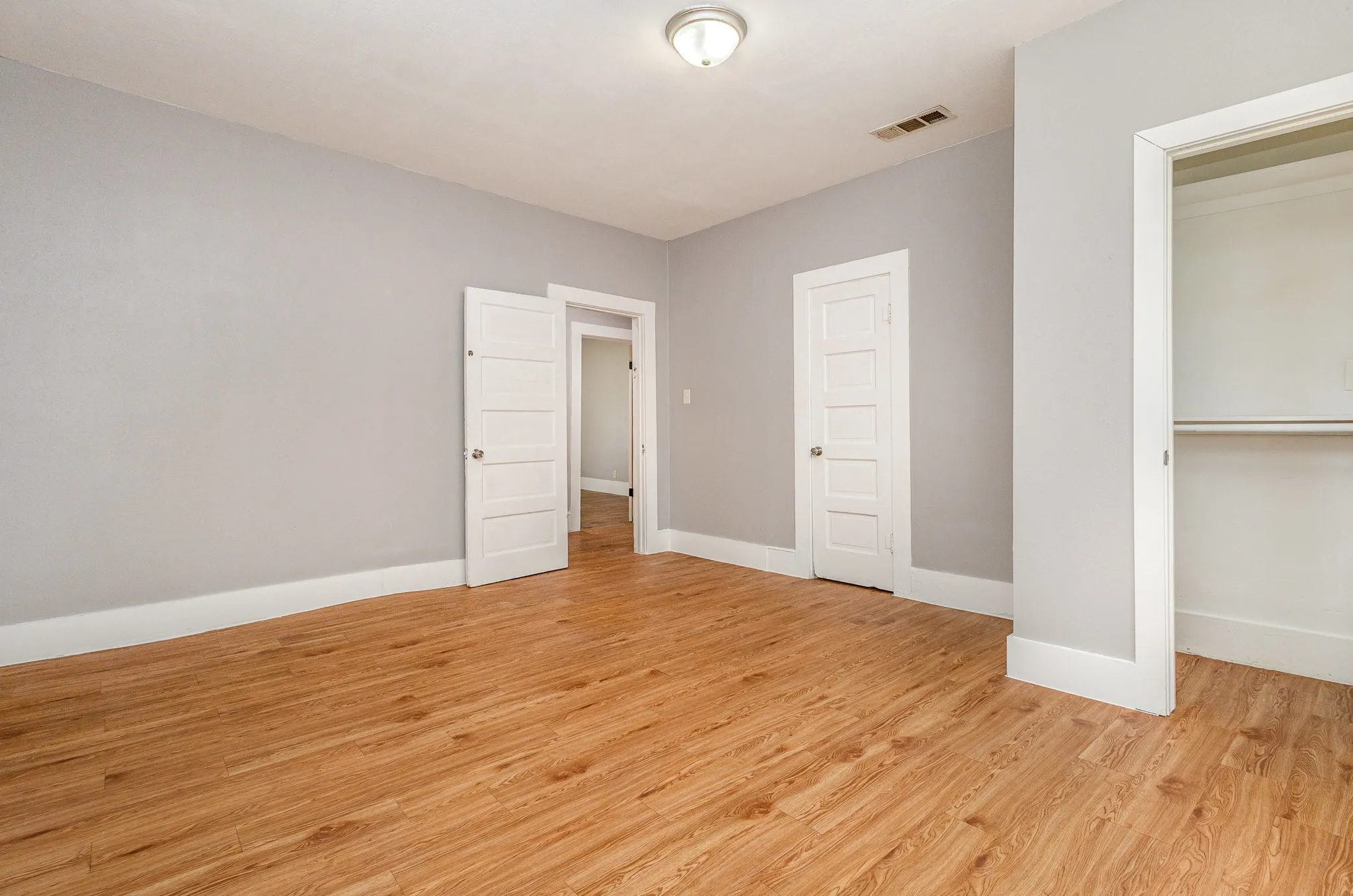 Single Family Residence For Sale in Dallas County , 2602 Lenway Street, Dallas, Texas 75215, 3 Bedroom, 2 Bathroom, Garage spaces, 1,390 Sqft, built in 1936, mls#21393650, Real Estate Agent in Dallas, Homes For Sale in Dallas county, Homes For Sale in Dallas, Realtor in Dallas Texas, Real Estate Brokerage Independent Realty Texas, Luminita Cordes Realtor