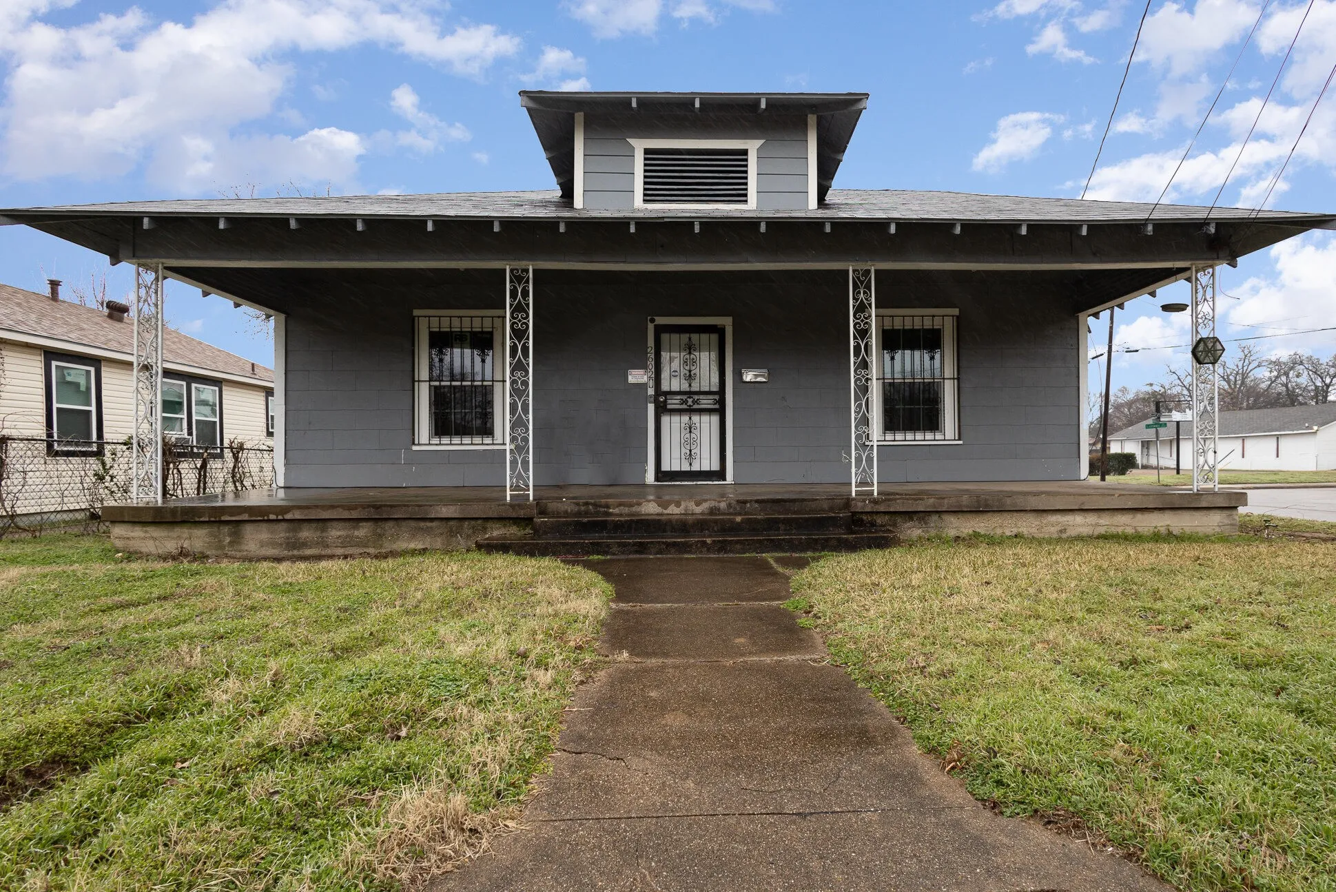 Single Family Residence For Sale in Dallas County , 2602 Lenway Street, Dallas, Texas 75215, 3 Bedroom, 2 Bathroom, Garage spaces, 1,390 Sqft, built in 1936, mls#21393650, Real Estate Agent in Dallas, Homes For Sale in Dallas county, Homes For Sale in Dallas, Realtor in Dallas Texas, Real Estate Brokerage Independent Realty Texas, Luminita Cordes Realtor