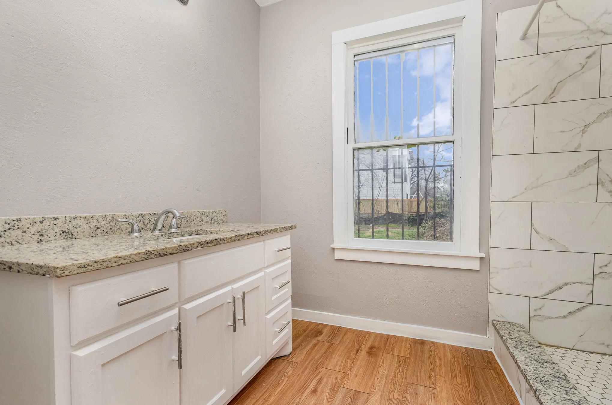 Single Family Residence For Sale in Dallas County , 2602 Lenway Street, Dallas, Texas 75215, 3 Bedroom, 2 Bathroom, Garage spaces, 1,390 Sqft, built in 1936, mls#21393650, Real Estate Agent in Dallas, Homes For Sale in Dallas county, Homes For Sale in Dallas, Realtor in Dallas Texas, Real Estate Brokerage Independent Realty Texas, Luminita Cordes Realtor