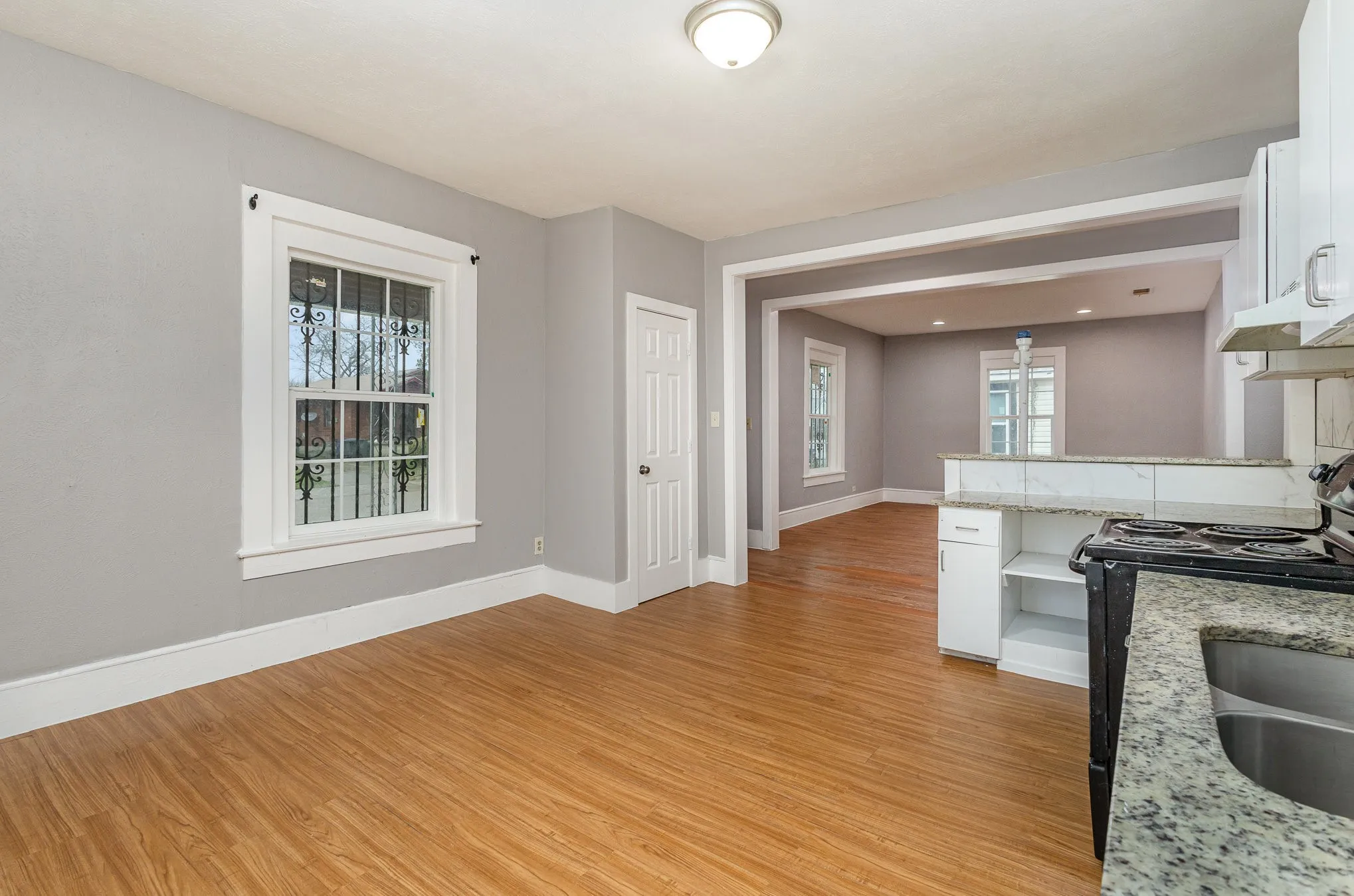 Single Family Residence For Sale in Dallas County , 2602 Lenway Street, Dallas, Texas 75215, 3 Bedroom, 2 Bathroom, Garage spaces, 1,390 Sqft, built in 1936, mls#21393650, Real Estate Agent in Dallas, Homes For Sale in Dallas county, Homes For Sale in Dallas, Realtor in Dallas Texas, Real Estate Brokerage Independent Realty Texas, Luminita Cordes Realtor