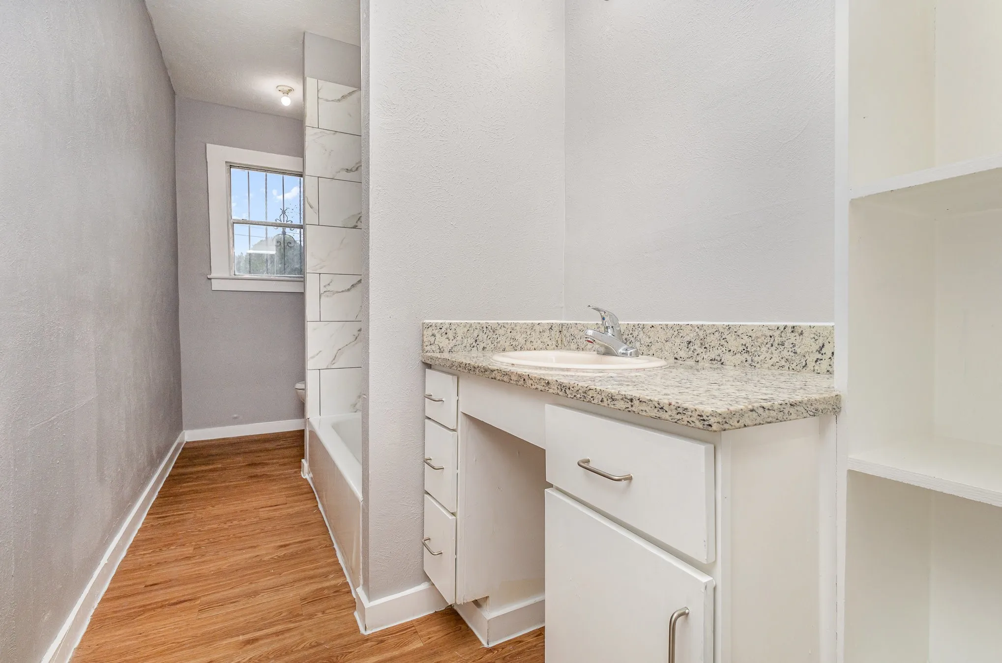Single Family Residence For Sale in Dallas County , 2602 Lenway Street, Dallas, Texas 75215, 3 Bedroom, 2 Bathroom, Garage spaces, 1,390 Sqft, built in 1936, mls#21393650, Real Estate Agent in Dallas, Homes For Sale in Dallas county, Homes For Sale in Dallas, Realtor in Dallas Texas, Real Estate Brokerage Independent Realty Texas, Luminita Cordes Realtor