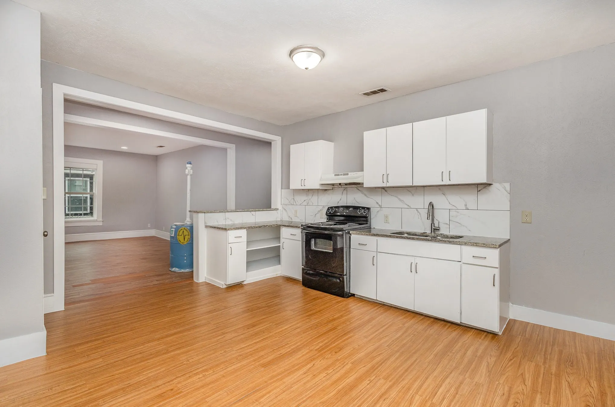 Single Family Residence For Sale in Dallas County , 2602 Lenway Street, Dallas, Texas 75215, 3 Bedroom, 2 Bathroom, Garage spaces, 1,390 Sqft, built in 1936, mls#21393650, Real Estate Agent in Dallas, Homes For Sale in Dallas county, Homes For Sale in Dallas, Realtor in Dallas Texas, Real Estate Brokerage Independent Realty Texas, Luminita Cordes Realtor