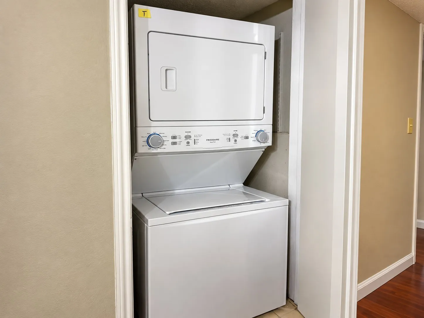 Condominium For Rent in Dallas County , 8545 Midpark Road 6, Dallas, Texas 75240, 2 Bedroom, 2 Bathroom, Garage spaces, 1,035 Sqft, built in 1982, mls#21393648, Real Estate Agent in Dallas, Homes For Rent in Dallas county, Homes For Rent in Dallas, Realtor in Dallas Texas, Real Estate Brokerage Independent Realty Texas, Luminita Cordes Realtor