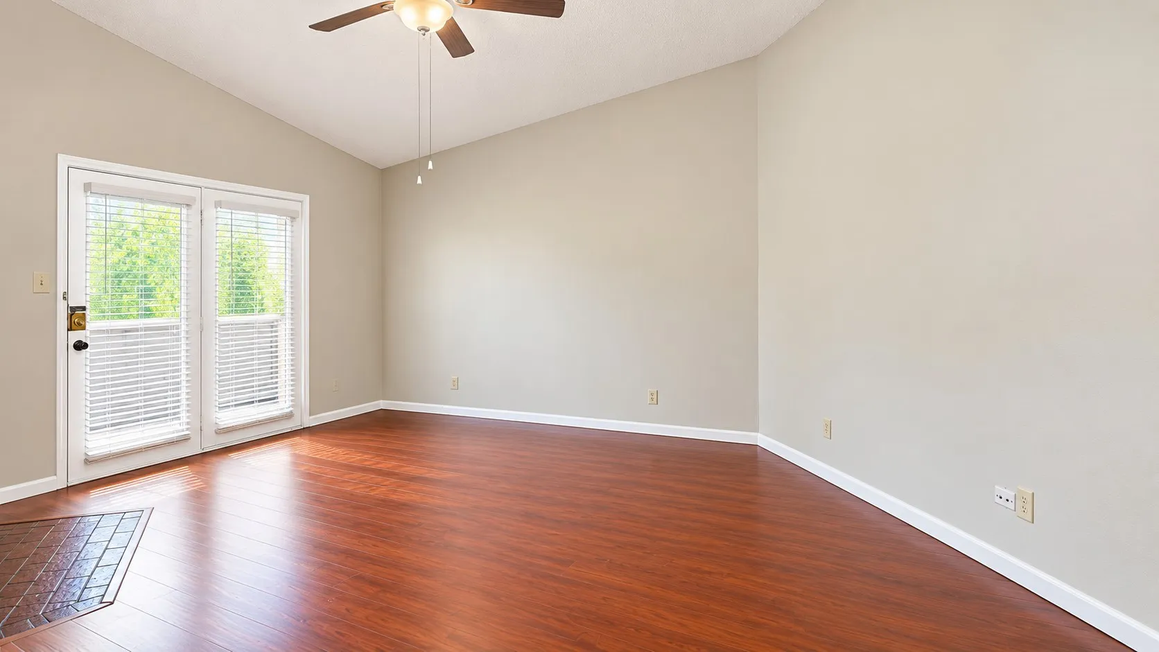 Condominium For Rent in Dallas County , 8545 Midpark Road 6, Dallas, Texas 75240, 2 Bedroom, 2 Bathroom, Garage spaces, 1,035 Sqft, built in 1982, mls#21393648, Real Estate Agent in Dallas, Homes For Rent in Dallas county, Homes For Rent in Dallas, Realtor in Dallas Texas, Real Estate Brokerage Independent Realty Texas, Luminita Cordes Realtor