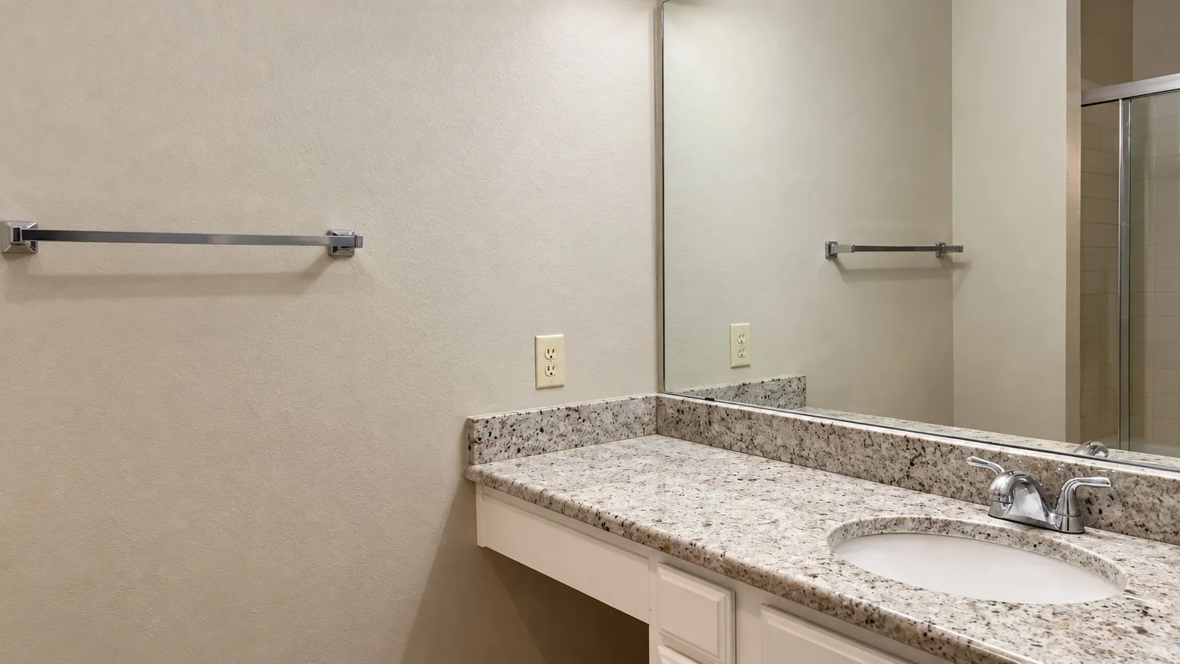 Condominium For Rent in Dallas County , 8545 Midpark Road 6, Dallas, Texas 75240, 2 Bedroom, 2 Bathroom, Garage spaces, 1,035 Sqft, built in 1982, mls#21393648, Real Estate Agent in Dallas, Homes For Rent in Dallas county, Homes For Rent in Dallas, Realtor in Dallas Texas, Real Estate Brokerage Independent Realty Texas, Luminita Cordes Realtor