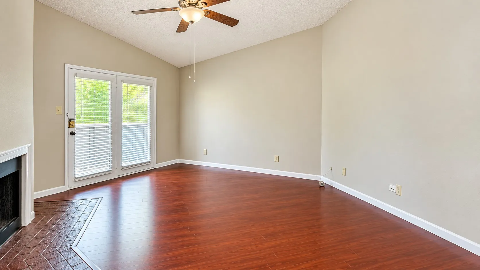 Condominium For Rent in Dallas County , 8545 Midpark Road 6, Dallas, Texas 75240, 2 Bedroom, 2 Bathroom, Garage spaces, 1,035 Sqft, built in 1982, mls#21393648, Real Estate Agent in Dallas, Homes For Rent in Dallas county, Homes For Rent in Dallas, Realtor in Dallas Texas, Real Estate Brokerage Independent Realty Texas, Luminita Cordes Realtor