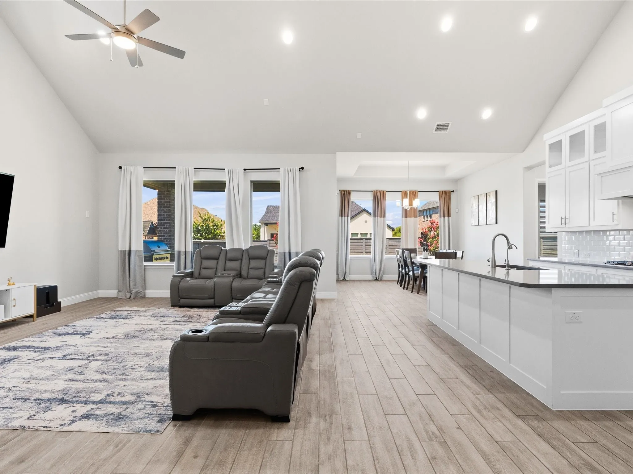 Single Family Residence For Sale in Denton County , 7025 Central Court, Little Elm, Texas 76227, 5 Bedroom, 3 Bathroom, 3 Garage spaces, 2,785 Sqft, built in 2019, mls#21393383, Real Estate Agent in Little Elm, Homes For Sale in Denton county, Homes For Sale in Little Elm, Realtor in Little Elm Texas, Real Estate Brokerage Independent Realty Texas, Luminita Cordes Realtor