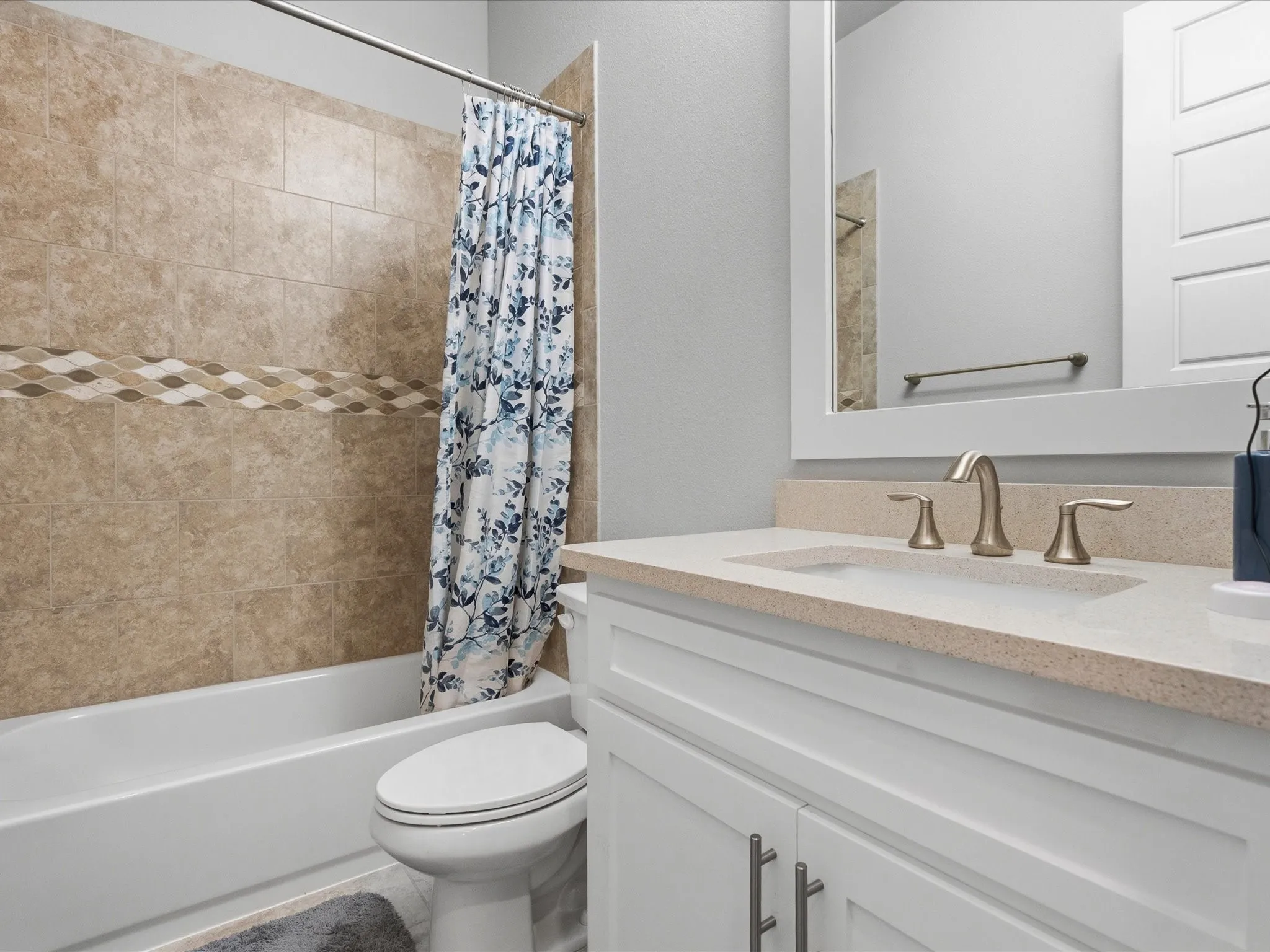 Single Family Residence For Sale in Denton County , 7025 Central Court, Little Elm, Texas 76227, 5 Bedroom, 3 Bathroom, 3 Garage spaces, 2,785 Sqft, built in 2019, mls#21393383, Real Estate Agent in Little Elm, Homes For Sale in Denton county, Homes For Sale in Little Elm, Realtor in Little Elm Texas, Real Estate Brokerage Independent Realty Texas, Luminita Cordes Realtor
