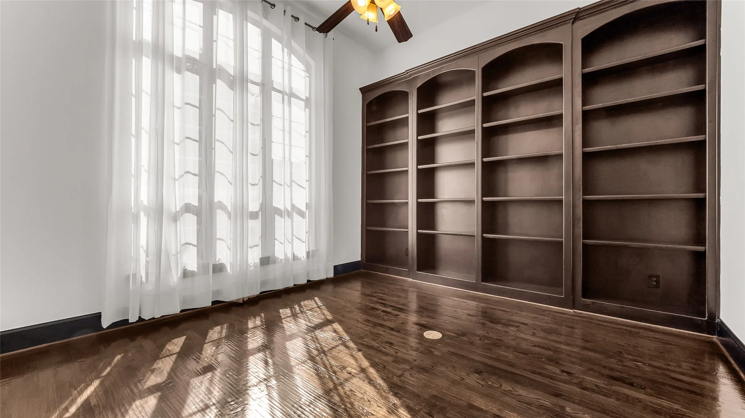 Single Family Residence For Sale in Collin County , 900 Blue Ridge Drive, Prosper, Texas 75078, 5 Bedroom, 5 Bathroom, 3 Garage spaces, 4,515 Sqft, built in 2013, mls#21387238, Real Estate Agent in Prosper, Homes For Sale in Collin county, Homes For Sale in Prosper, Realtor in Prosper Texas, Real Estate Brokerage Independent Realty Texas, Luminita Cordes Realtor