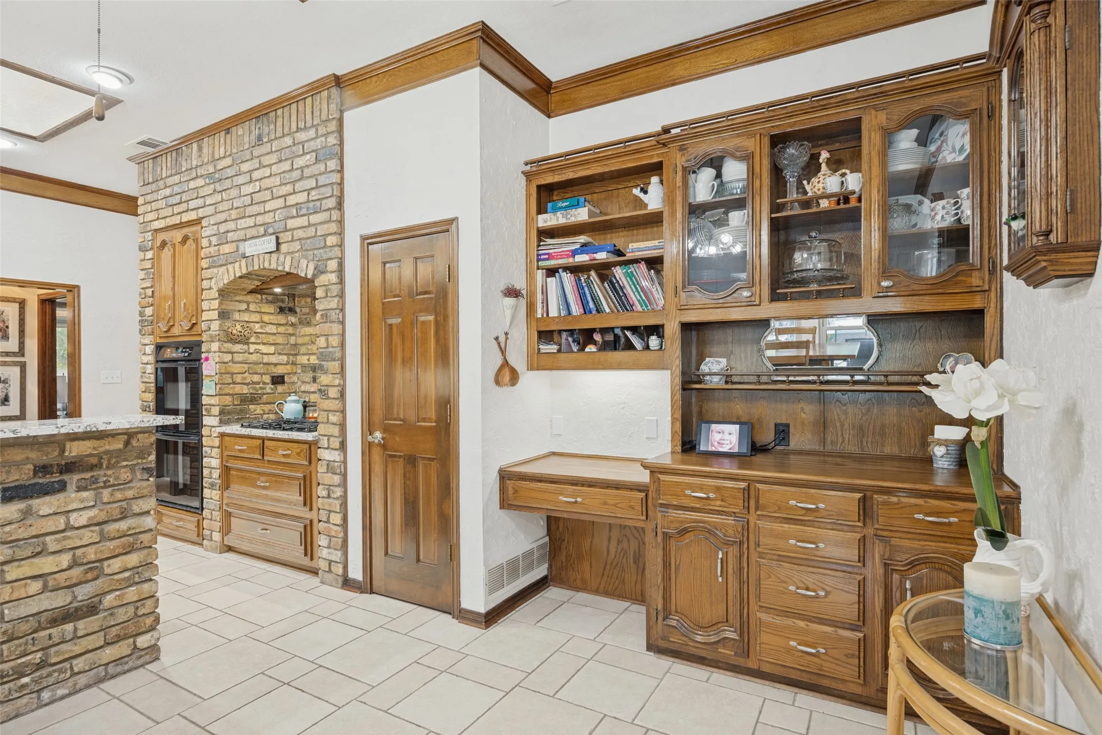 Kitchen breakfast area with built-in cabinetry with integrated desk