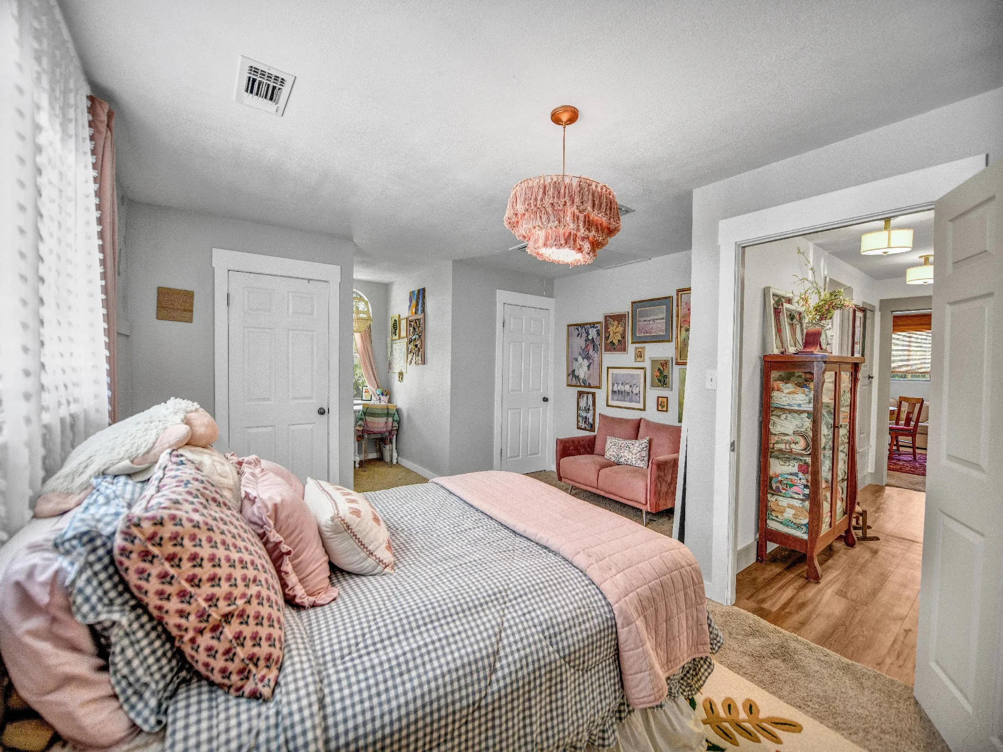 Single Family Residence For Sale in Parker County , 105 Mariah Drive, Weatherford, Texas 76087, 4 Bedroom, 3 Bathroom, 2 Garage spaces, 3,195 Sqft, built in 1990, mls#21391327, Real Estate Agent in Weatherford, Homes For Sale in Parker county, Homes For Sale in Weatherford, Realtor in Weatherford Texas, Real Estate Brokerage Independent Realty Texas, Luminita Cordes Realtor