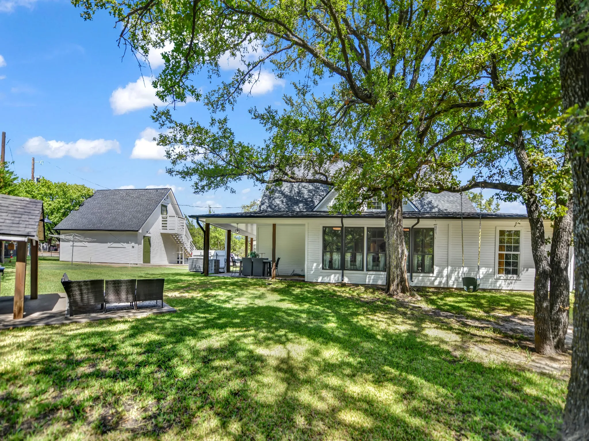 Single Family Residence For Sale in Parker County , 105 Mariah Drive, Weatherford, Texas 76087, 4 Bedroom, 3 Bathroom, 2 Garage spaces, 3,195 Sqft, built in 1990, mls#21391327, Real Estate Agent in Weatherford, Homes For Sale in Parker county, Homes For Sale in Weatherford, Realtor in Weatherford Texas, Real Estate Brokerage Independent Realty Texas, Luminita Cordes Realtor