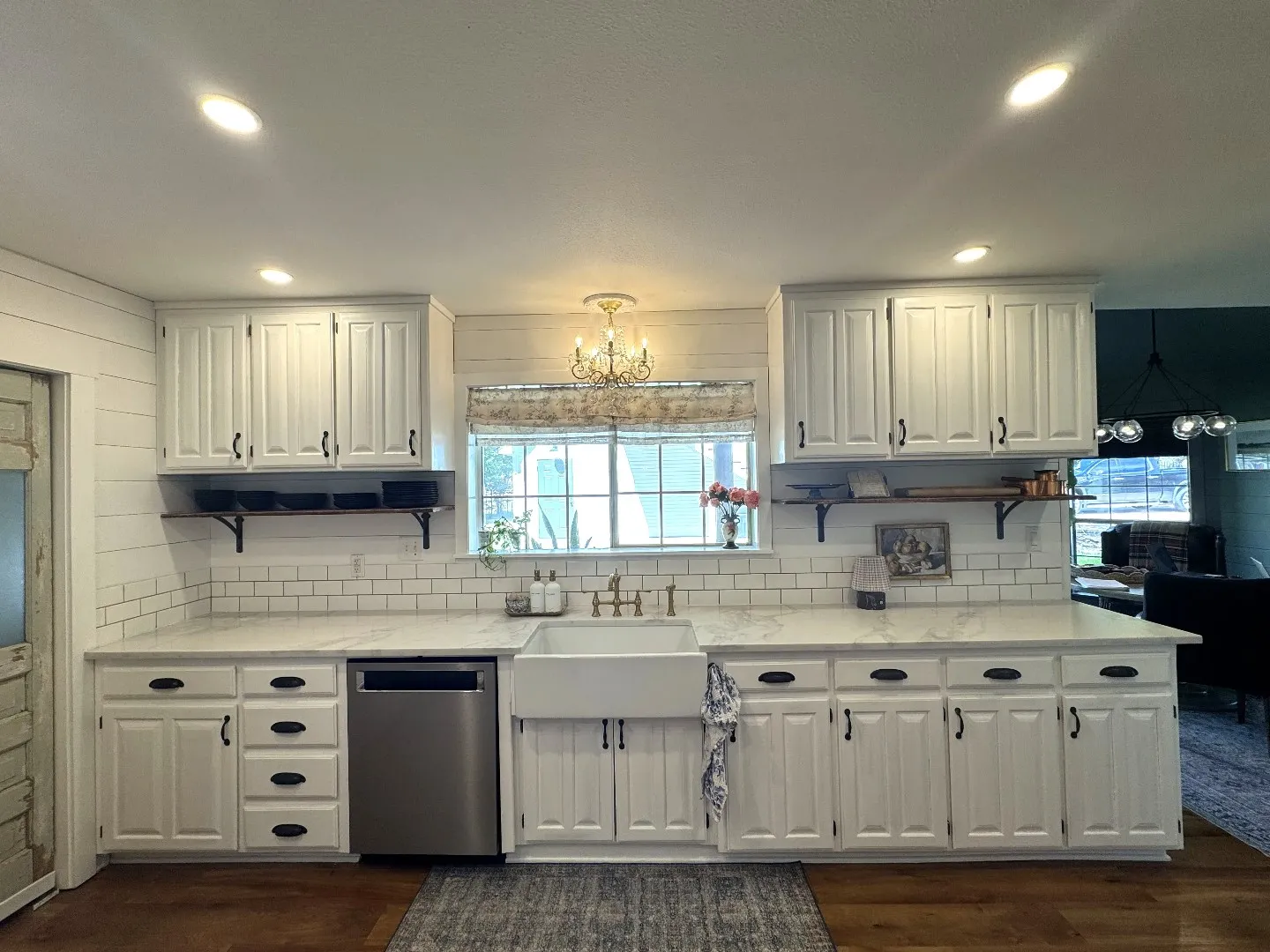 Brand new quartz countertops.