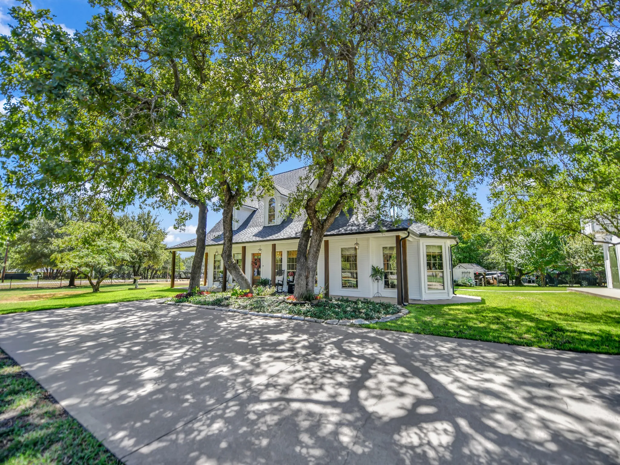 Single Family Residence For Sale in Parker County , 105 Mariah Drive, Weatherford, Texas 76087, 4 Bedroom, 3 Bathroom, 2 Garage spaces, 3,195 Sqft, built in 1990, mls#21391327, Real Estate Agent in Weatherford, Homes For Sale in Parker county, Homes For Sale in Weatherford, Realtor in Weatherford Texas, Real Estate Brokerage Independent Realty Texas, Luminita Cordes Realtor