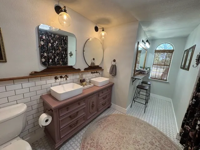 Upstairs full bath with double sinks and a separate make-up vanity