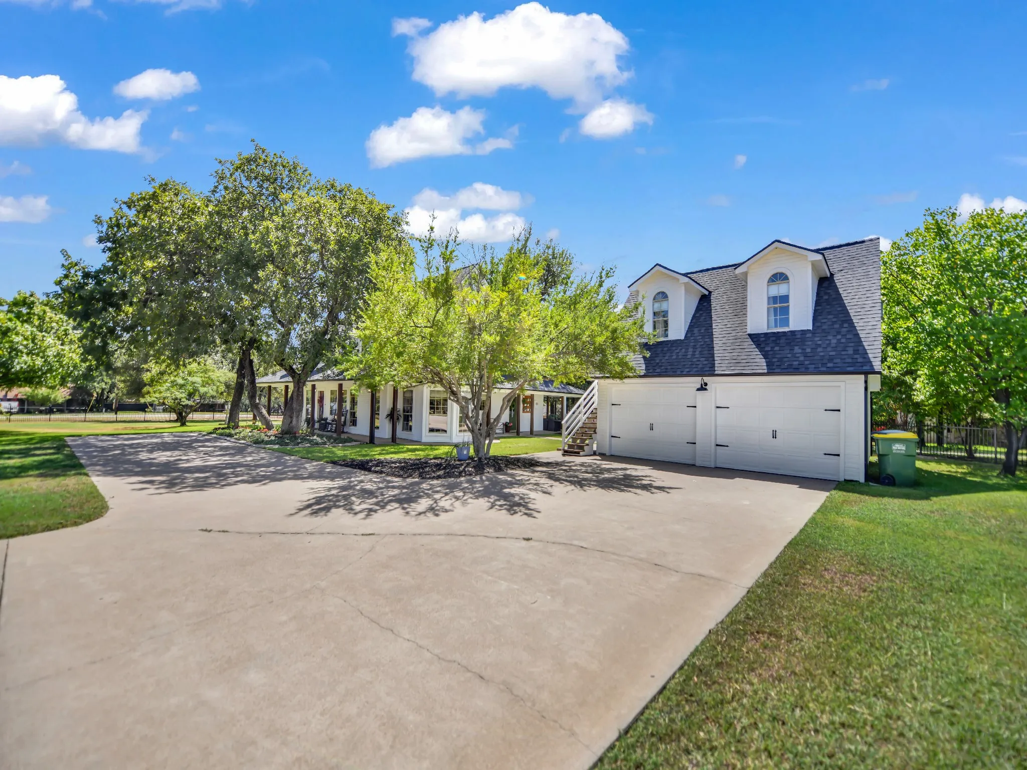 Single Family Residence For Sale in Parker County , 105 Mariah Drive, Weatherford, Texas 76087, 4 Bedroom, 3 Bathroom, 2 Garage spaces, 3,195 Sqft, built in 1990, mls#21391327, Real Estate Agent in Weatherford, Homes For Sale in Parker county, Homes For Sale in Weatherford, Realtor in Weatherford Texas, Real Estate Brokerage Independent Realty Texas, Luminita Cordes Realtor