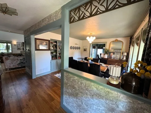 Single Family Residence For Sale in Parker County , 105 Mariah Drive, Weatherford, Texas 76087, 4 Bedroom, 3 Bathroom, 2 Garage spaces, 3,195 Sqft, built in 1990, mls#21391327, Real Estate Agent in Weatherford, Homes For Sale in Parker county, Homes For Sale in Weatherford, Realtor in Weatherford Texas, Real Estate Brokerage Independent Realty Texas, Luminita Cordes Realtor