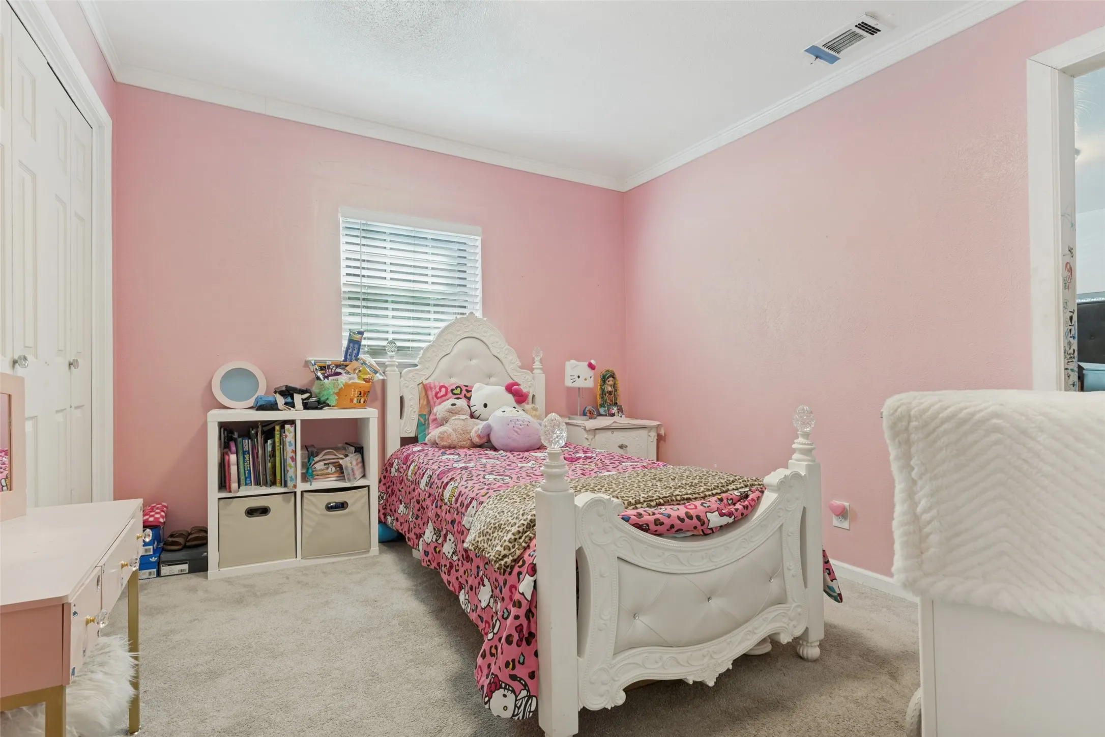 Room featuring neutral carpeting, a single window with horizontal blinds, and double-door closet storage