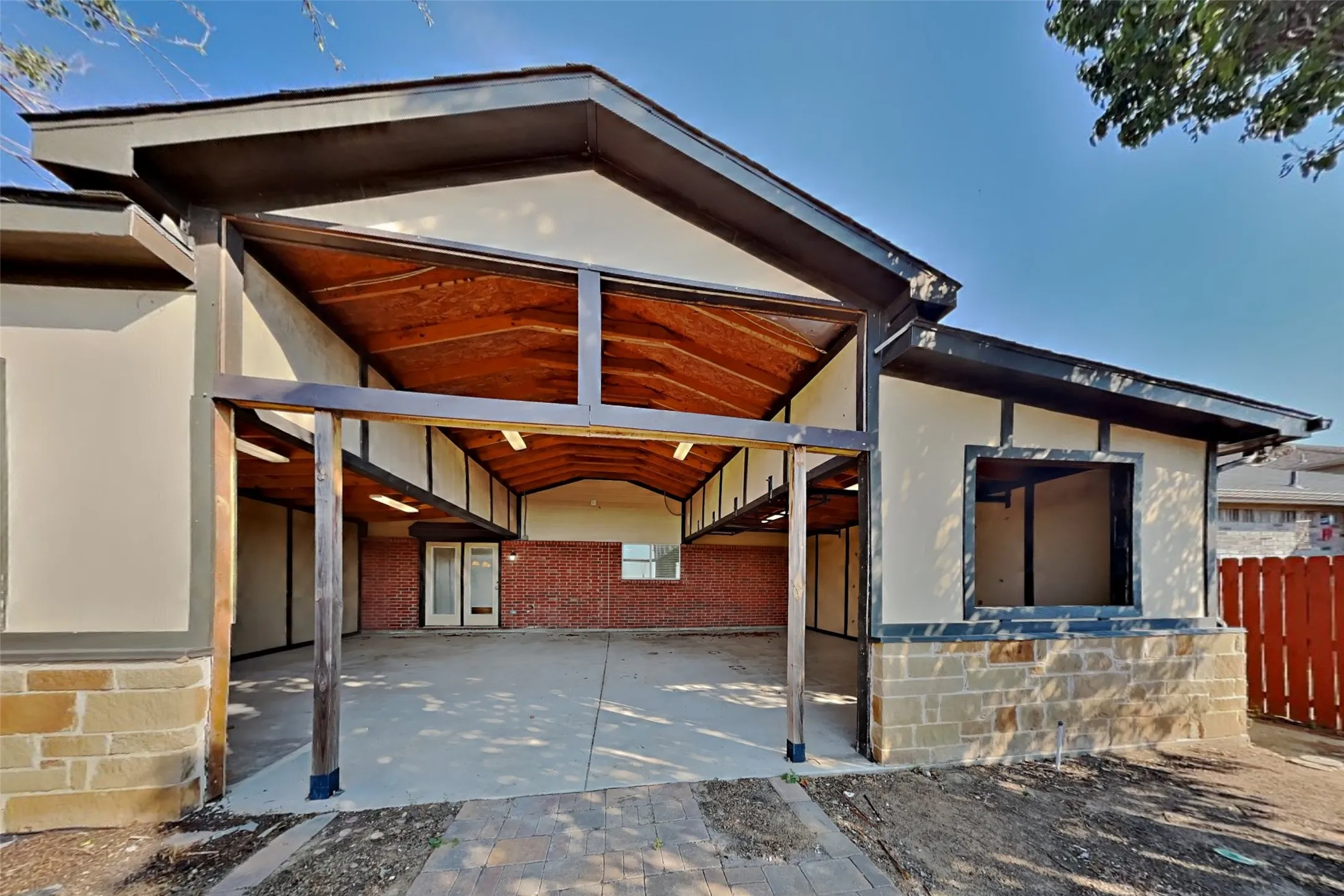 Single Family Residence For Rent in Tarrant County , 345 Chalkstone Drive, Fort Worth, Texas 76131, 4 Bedroom, 3 Bathroom, 2 Garage spaces, 2,253 Sqft, built in 2011, mls#21393689, Real Estate Agent in Fort Worth, Homes For Rent in Tarrant county, Homes For Rent in Fort Worth, Realtor in Fort Worth Texas, Real Estate Brokerage Independent Realty Texas, Luminita Cordes Realtor