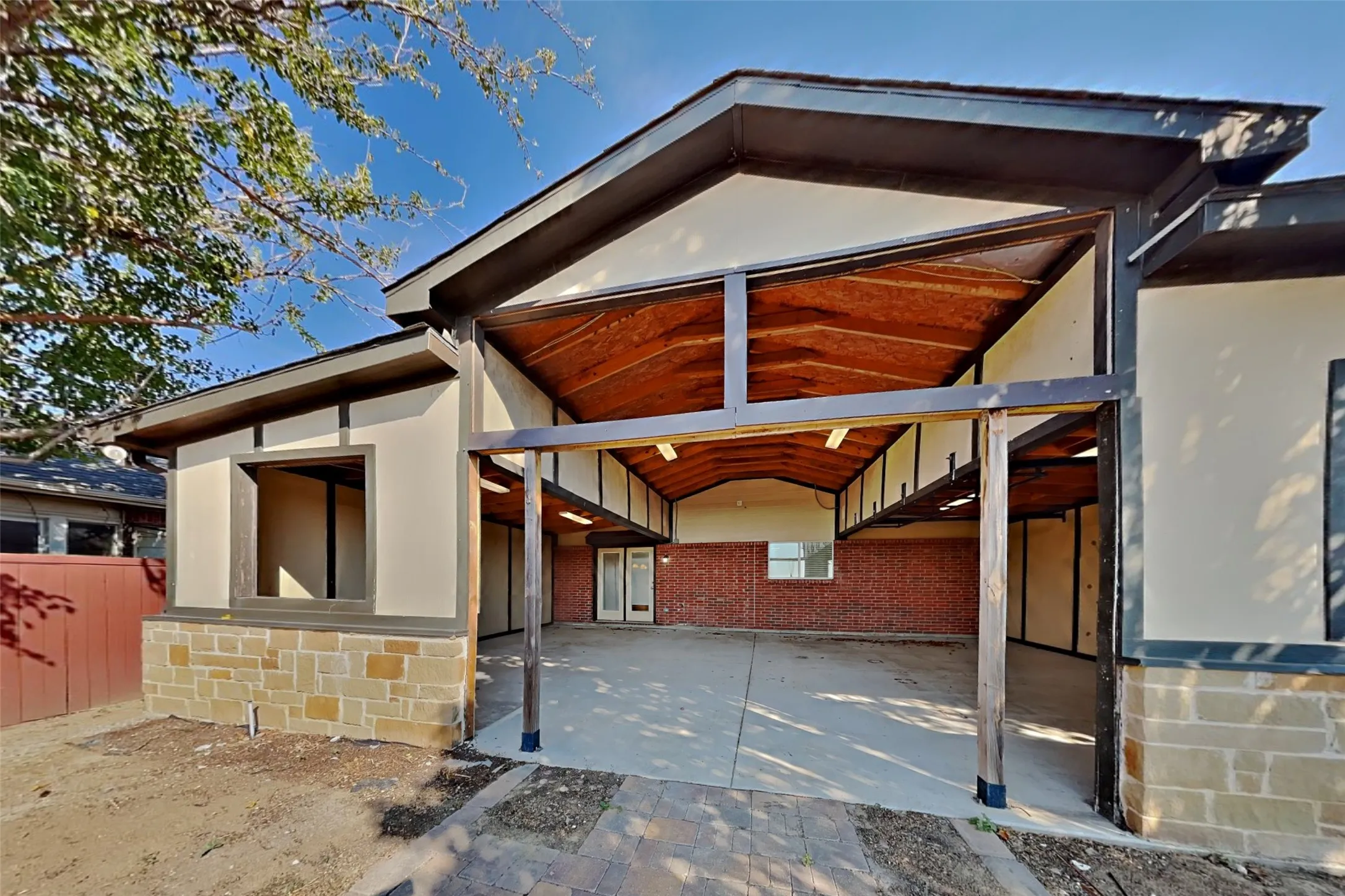 Single Family Residence For Rent in Tarrant County , 345 Chalkstone Drive, Fort Worth, Texas 76131, 4 Bedroom, 3 Bathroom, 2 Garage spaces, 2,253 Sqft, built in 2011, mls#21393689, Real Estate Agent in Fort Worth, Homes For Rent in Tarrant county, Homes For Rent in Fort Worth, Realtor in Fort Worth Texas, Real Estate Brokerage Independent Realty Texas, Luminita Cordes Realtor