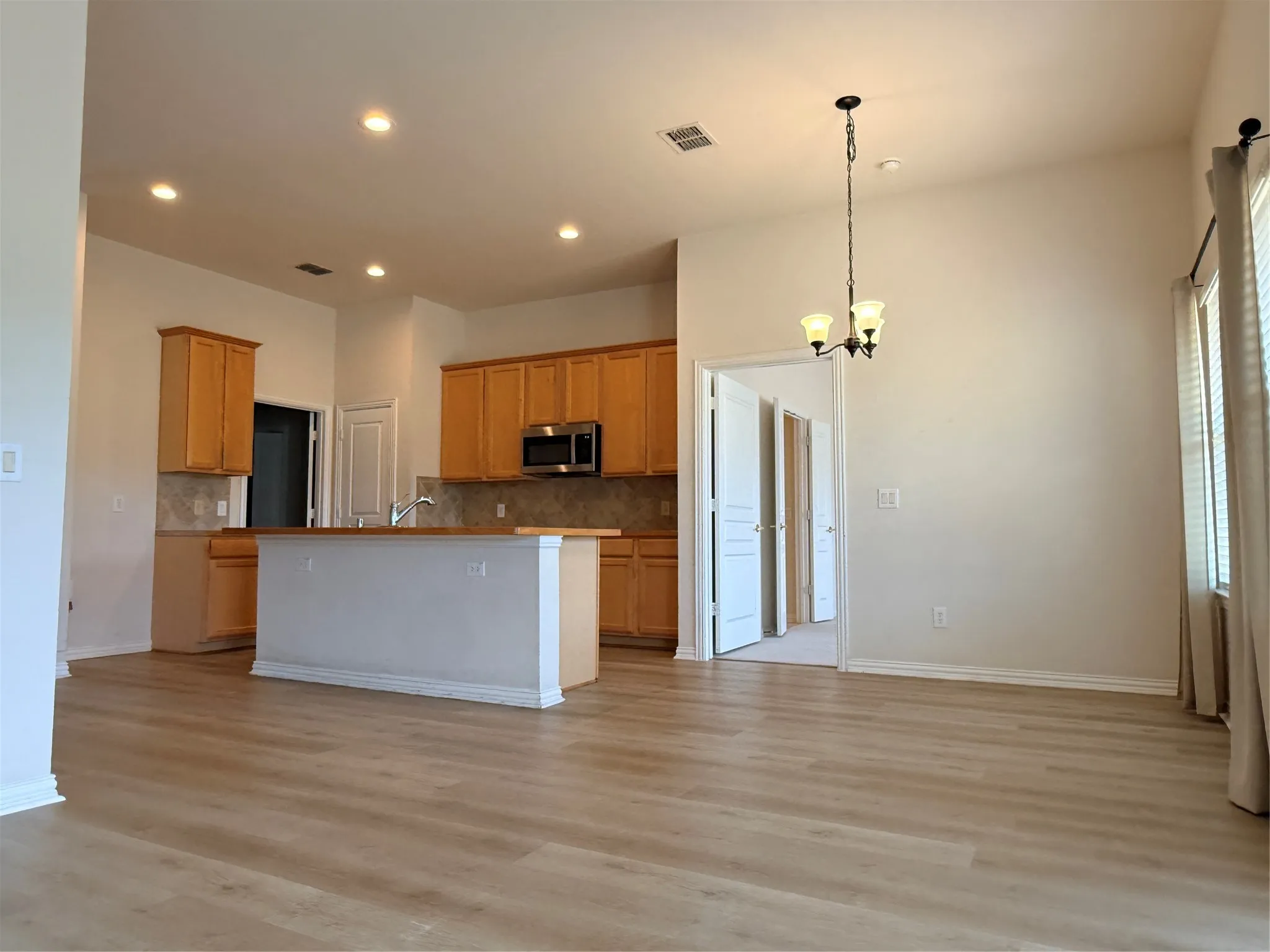 Single Family Residence For Rent in Collin County , 1308 Shinnecock, Fairview, Texas 75069, 3 Bedroom, 2 Bathroom, 2 Garage spaces, 1,500 Sqft, built in 2006, mls#21393690, Real Estate Agent in Fairview, Homes For Rent in Collin county, Homes For Rent in Fairview, Realtor in Fairview Texas, Real Estate Brokerage Independent Realty Texas, Luminita Cordes Realtor