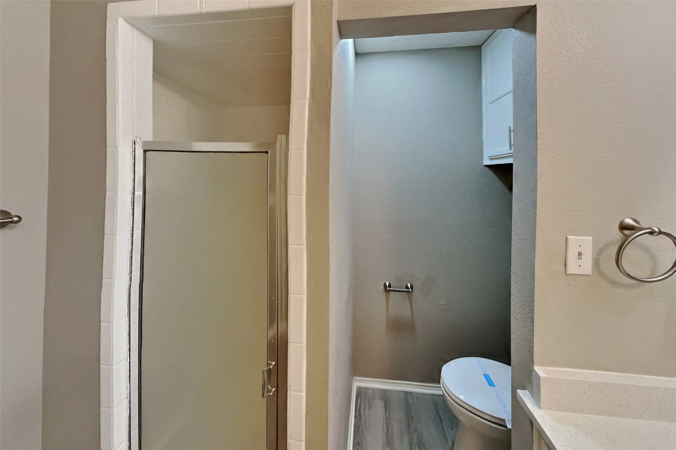 Single Family Residence For Rent in Tarrant County , 1562 Tiffany Forest Lane, Grapevine, Texas 76051, 3 Bedroom, 2 Bathroom, 2 Garage spaces, 1,803 Sqft, built in 1981, mls#21393691, Real Estate Agent in Grapevine, Homes For Rent in Tarrant county, Homes For Rent in Grapevine, Realtor in Grapevine Texas, Real Estate Brokerage Independent Realty Texas, Luminita Cordes Realtor