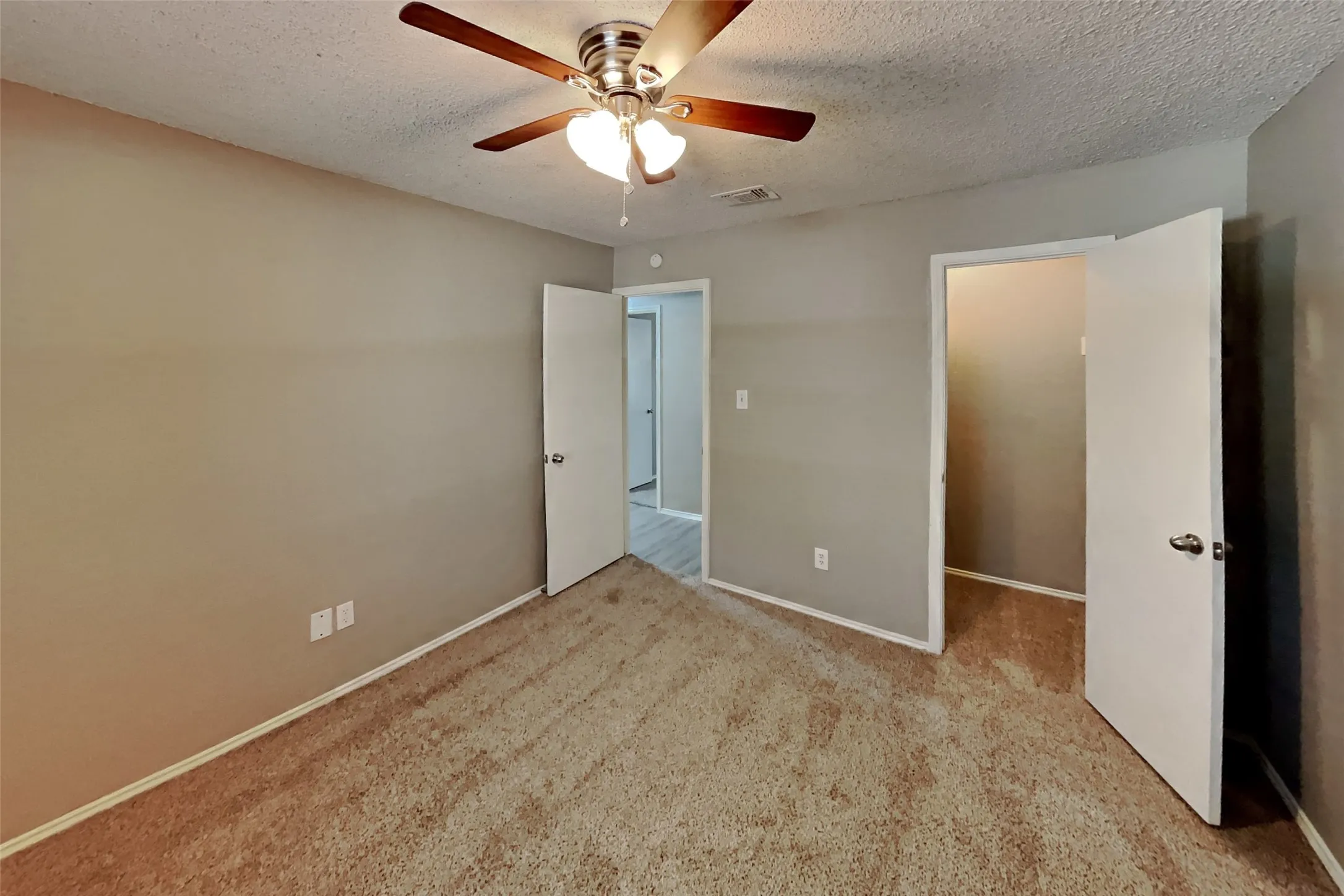 Single Family Residence For Rent in Tarrant County , 1562 Tiffany Forest Lane, Grapevine, Texas 76051, 3 Bedroom, 2 Bathroom, 2 Garage spaces, 1,803 Sqft, built in 1981, mls#21393691, Real Estate Agent in Grapevine, Homes For Rent in Tarrant county, Homes For Rent in Grapevine, Realtor in Grapevine Texas, Real Estate Brokerage Independent Realty Texas, Luminita Cordes Realtor
