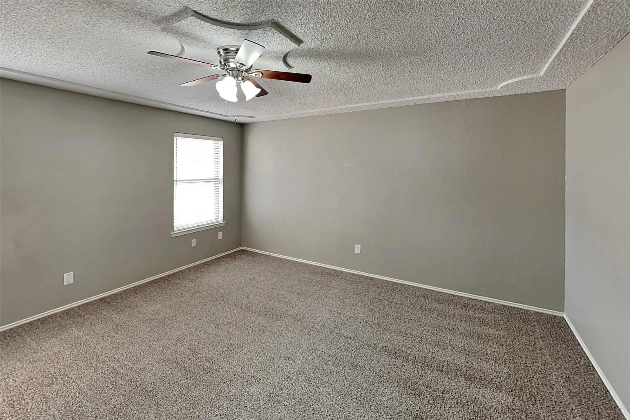 Single Family Residence For Rent in Tarrant County , 1562 Tiffany Forest Lane, Grapevine, Texas 76051, 3 Bedroom, 2 Bathroom, 2 Garage spaces, 1,803 Sqft, built in 1981, mls#21393691, Real Estate Agent in Grapevine, Homes For Rent in Tarrant county, Homes For Rent in Grapevine, Realtor in Grapevine Texas, Real Estate Brokerage Independent Realty Texas, Luminita Cordes Realtor