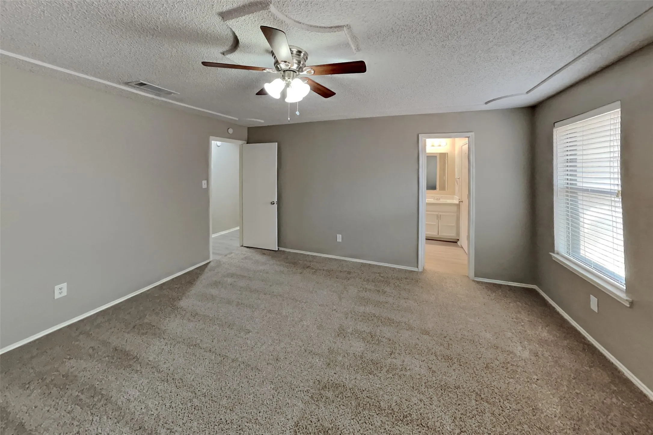 Single Family Residence For Rent in Tarrant County , 1562 Tiffany Forest Lane, Grapevine, Texas 76051, 3 Bedroom, 2 Bathroom, 2 Garage spaces, 1,803 Sqft, built in 1981, mls#21393691, Real Estate Agent in Grapevine, Homes For Rent in Tarrant county, Homes For Rent in Grapevine, Realtor in Grapevine Texas, Real Estate Brokerage Independent Realty Texas, Luminita Cordes Realtor