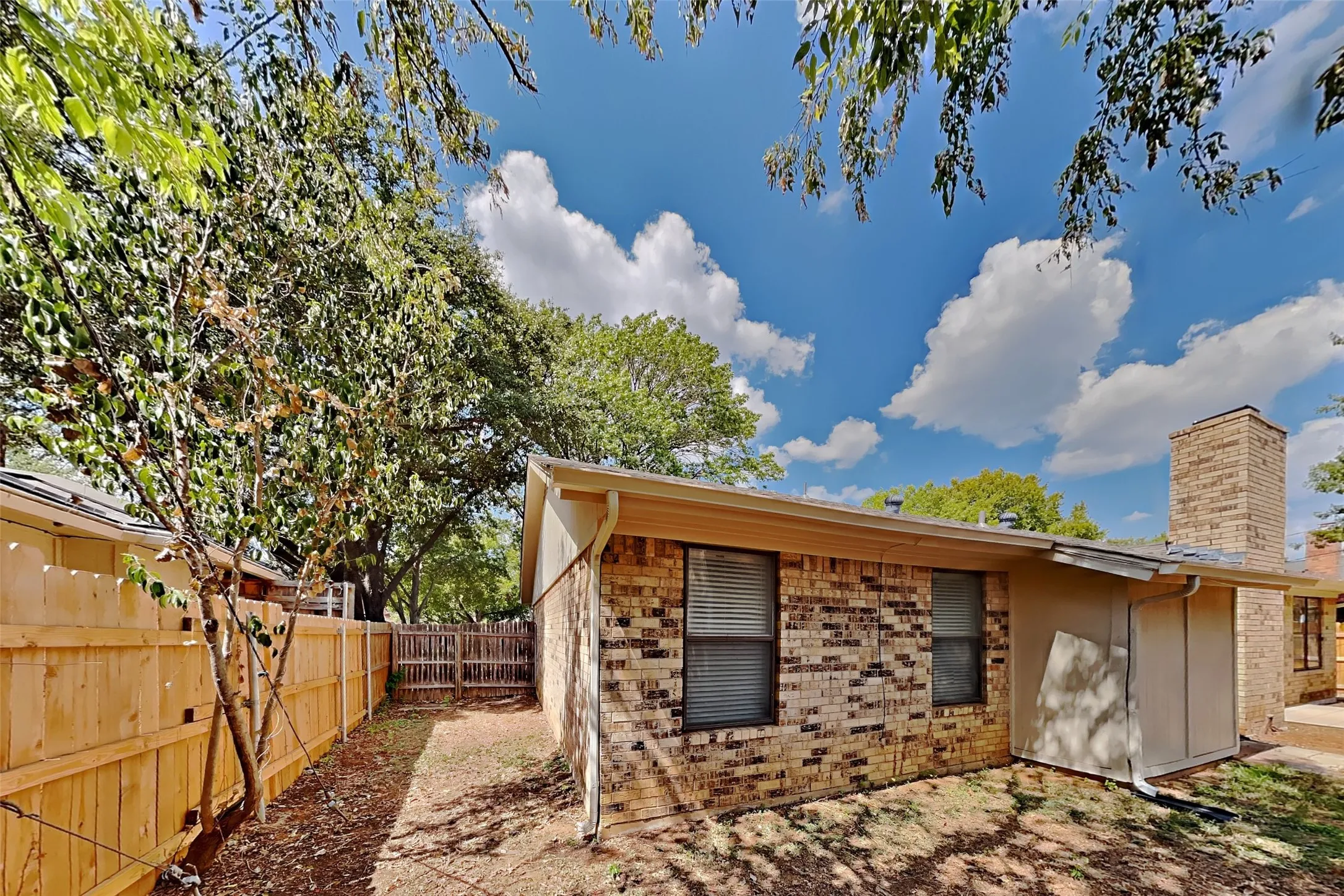 Single Family Residence For Rent in Tarrant County , 1562 Tiffany Forest Lane, Grapevine, Texas 76051, 3 Bedroom, 2 Bathroom, 2 Garage spaces, 1,803 Sqft, built in 1981, mls#21393691, Real Estate Agent in Grapevine, Homes For Rent in Tarrant county, Homes For Rent in Grapevine, Realtor in Grapevine Texas, Real Estate Brokerage Independent Realty Texas, Luminita Cordes Realtor