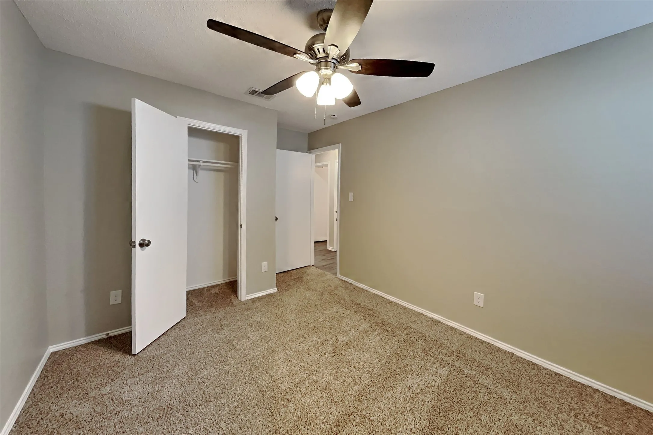 Single Family Residence For Rent in Tarrant County , 4820 Ashton Avenue, Fort Worth, Texas 76137, 3 Bedroom, 2 Bathroom, 2 Garage spaces, 1,864 Sqft, built in 1989, mls#21393692, Real Estate Agent in Fort Worth, Homes For Rent in Tarrant county, Homes For Rent in Fort Worth, Realtor in Fort Worth Texas, Real Estate Brokerage Independent Realty Texas, Luminita Cordes Realtor