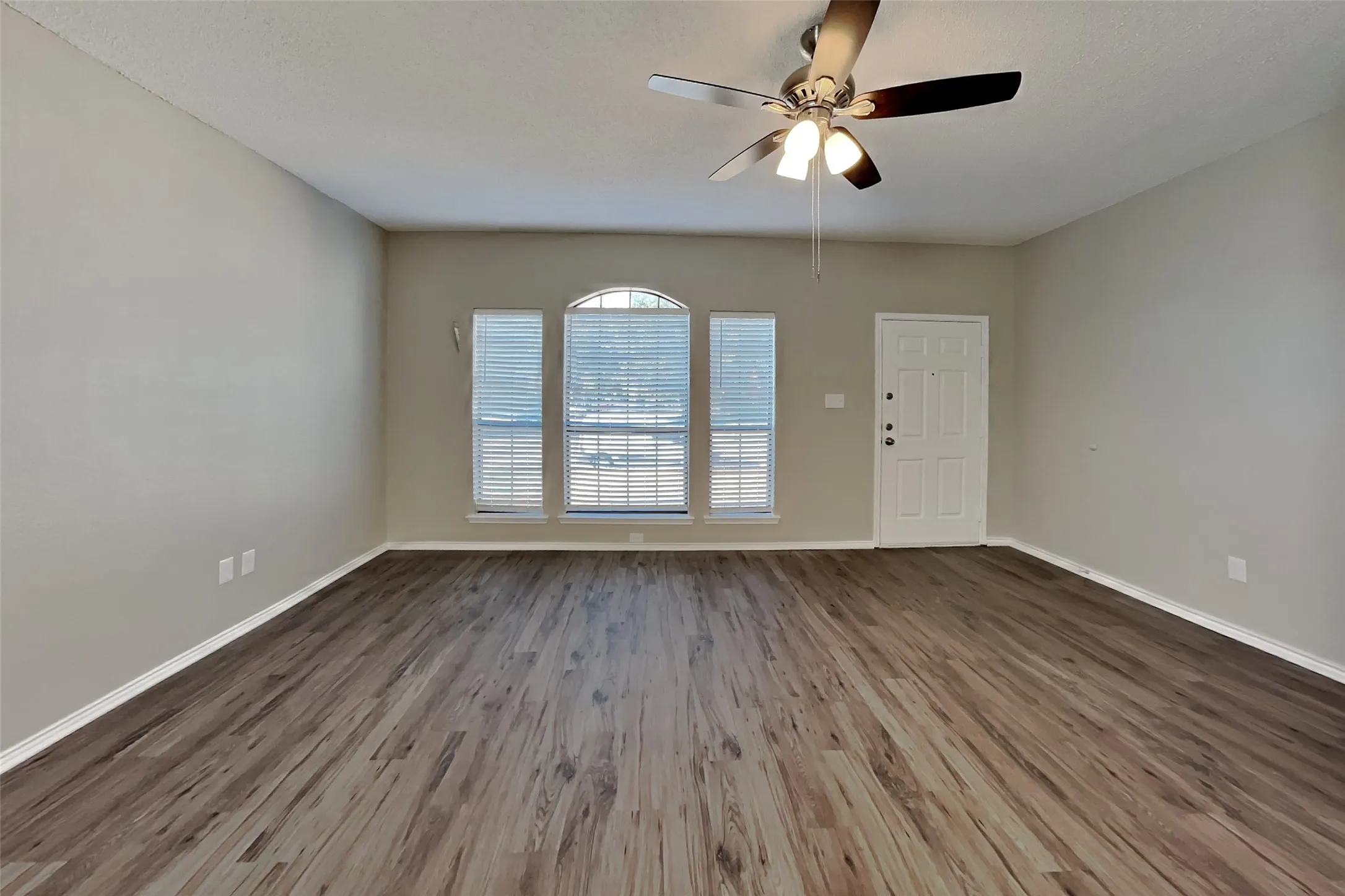 Single Family Residence For Rent in Tarrant County , 4820 Ashton Avenue, Fort Worth, Texas 76137, 3 Bedroom, 2 Bathroom, 2 Garage spaces, 1,864 Sqft, built in 1989, mls#21393692, Real Estate Agent in Fort Worth, Homes For Rent in Tarrant county, Homes For Rent in Fort Worth, Realtor in Fort Worth Texas, Real Estate Brokerage Independent Realty Texas, Luminita Cordes Realtor