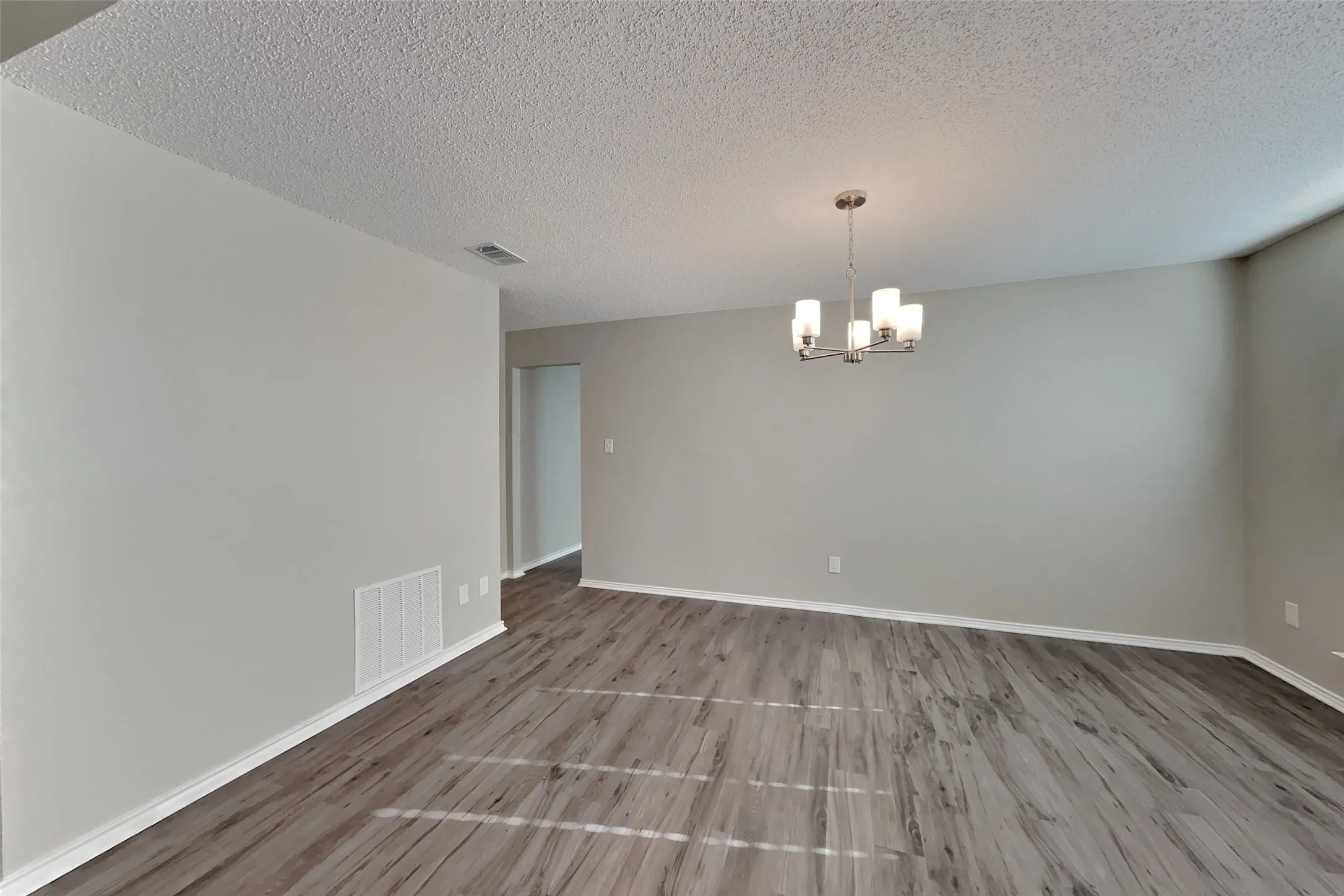 Single Family Residence For Rent in Tarrant County , 4820 Ashton Avenue, Fort Worth, Texas 76137, 3 Bedroom, 2 Bathroom, 2 Garage spaces, 1,864 Sqft, built in 1989, mls#21393692, Real Estate Agent in Fort Worth, Homes For Rent in Tarrant county, Homes For Rent in Fort Worth, Realtor in Fort Worth Texas, Real Estate Brokerage Independent Realty Texas, Luminita Cordes Realtor