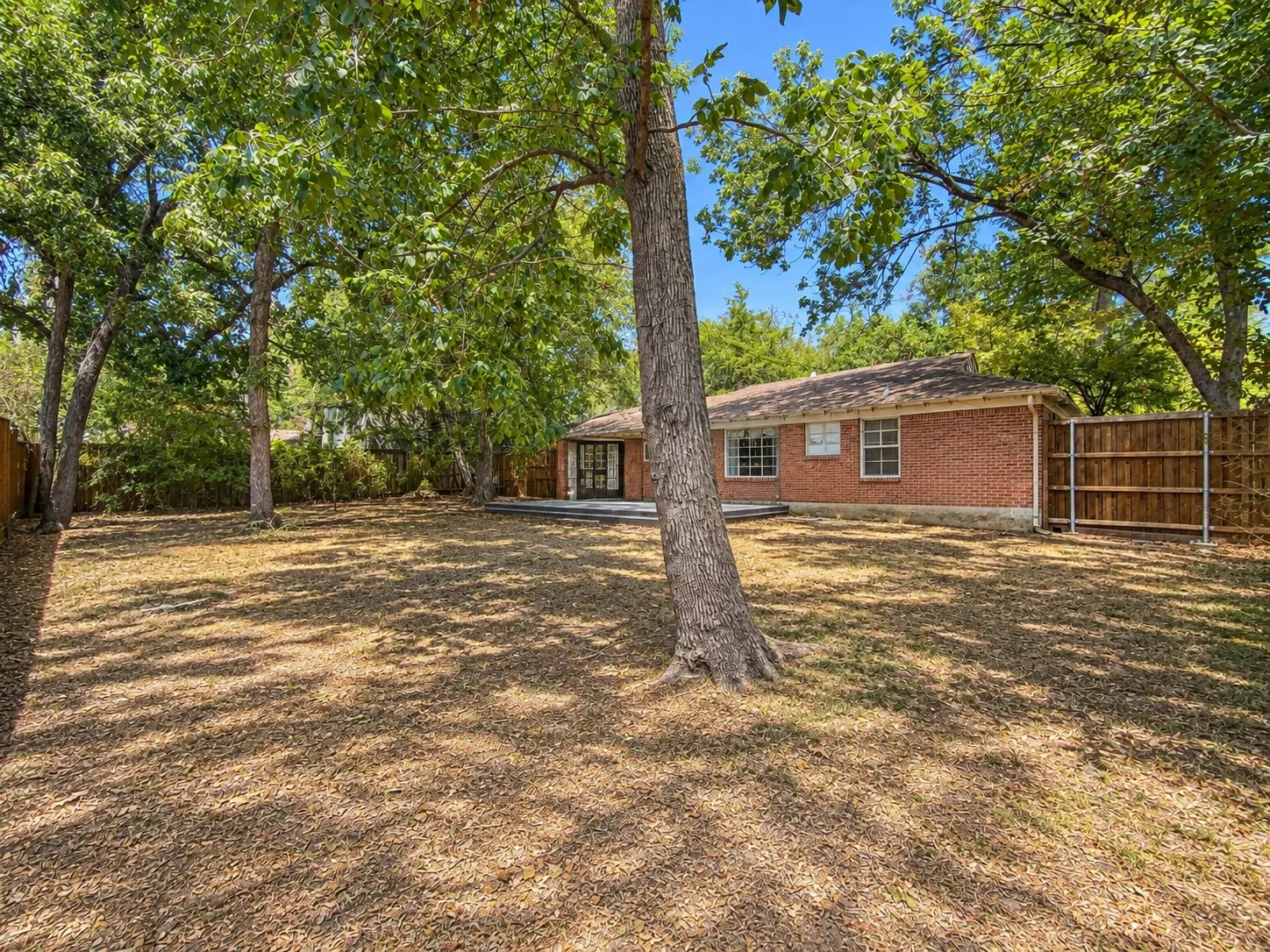 Single Family Residence For Sale in Dallas County , 1727 Whittier Avenue, Dallas, Texas 75218, 2 Bedroom, 2 Bathroom, 1 Garage spaces, 1,410 Sqft, built in 1951, mls#21393693, Real Estate Agent in Dallas, Homes For Sale in Dallas county, Homes For Sale in Dallas, Realtor in Dallas Texas, Real Estate Brokerage Independent Realty Texas, Luminita Cordes Realtor