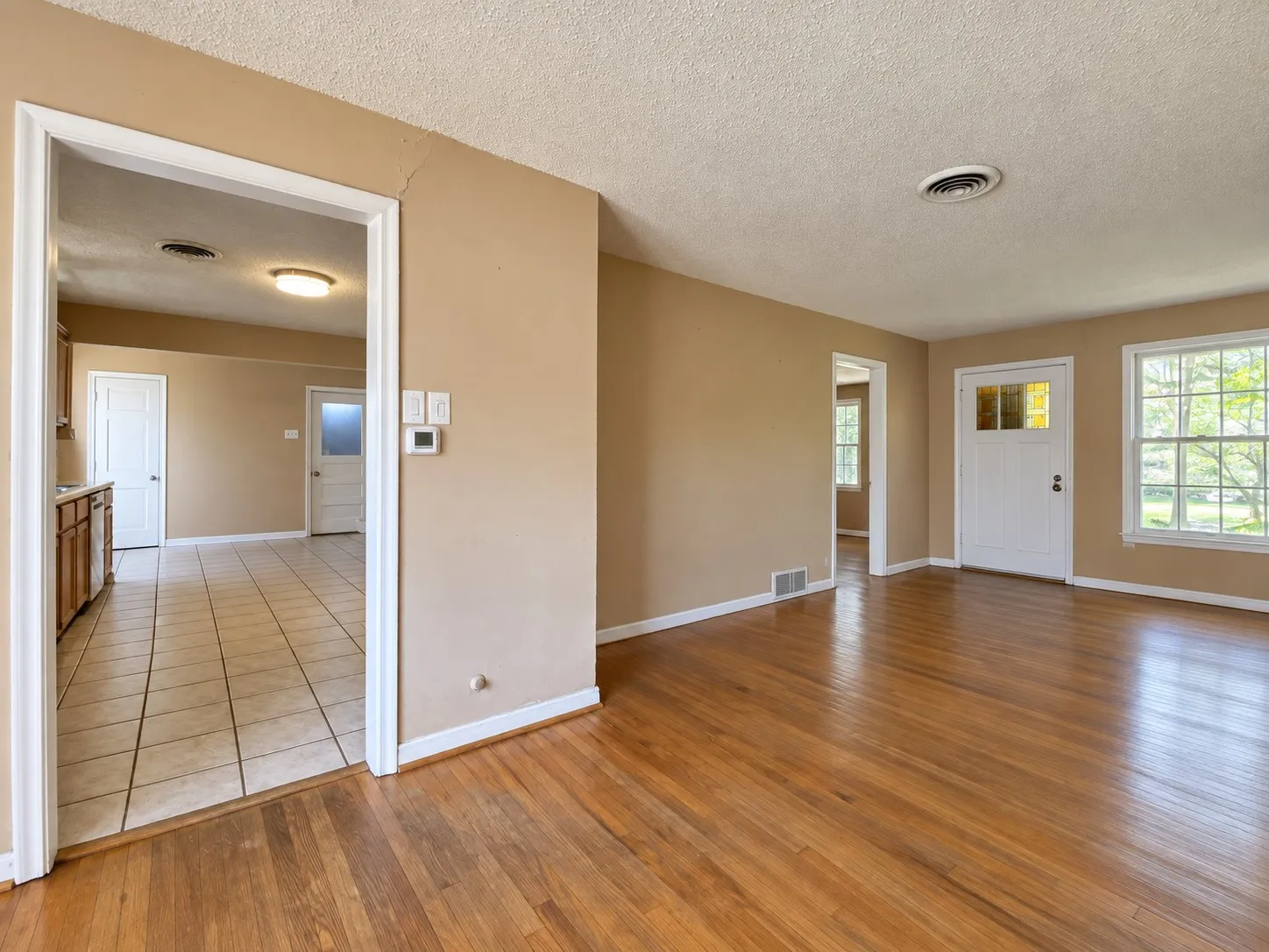 Single Family Residence For Sale in Dallas County , 1727 Whittier Avenue, Dallas, Texas 75218, 2 Bedroom, 2 Bathroom, 1 Garage spaces, 1,410 Sqft, built in 1951, mls#21393693, Real Estate Agent in Dallas, Homes For Sale in Dallas county, Homes For Sale in Dallas, Realtor in Dallas Texas, Real Estate Brokerage Independent Realty Texas, Luminita Cordes Realtor