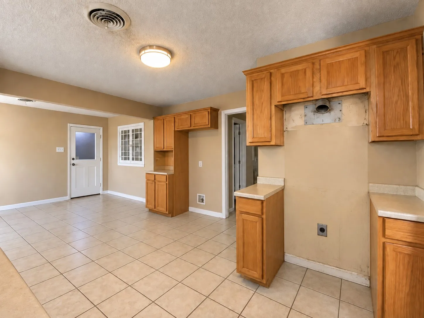 Single Family Residence For Sale in Dallas County , 1727 Whittier Avenue, Dallas, Texas 75218, 2 Bedroom, 2 Bathroom, 1 Garage spaces, 1,410 Sqft, built in 1951, mls#21393693, Real Estate Agent in Dallas, Homes For Sale in Dallas county, Homes For Sale in Dallas, Realtor in Dallas Texas, Real Estate Brokerage Independent Realty Texas, Luminita Cordes Realtor
