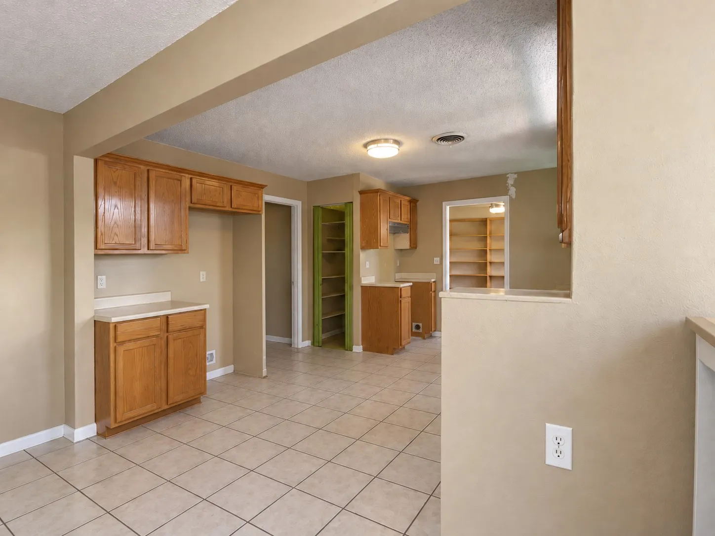 Single Family Residence For Sale in Dallas County , 1727 Whittier Avenue, Dallas, Texas 75218, 2 Bedroom, 2 Bathroom, 1 Garage spaces, 1,410 Sqft, built in 1951, mls#21393693, Real Estate Agent in Dallas, Homes For Sale in Dallas county, Homes For Sale in Dallas, Realtor in Dallas Texas, Real Estate Brokerage Independent Realty Texas, Luminita Cordes Realtor