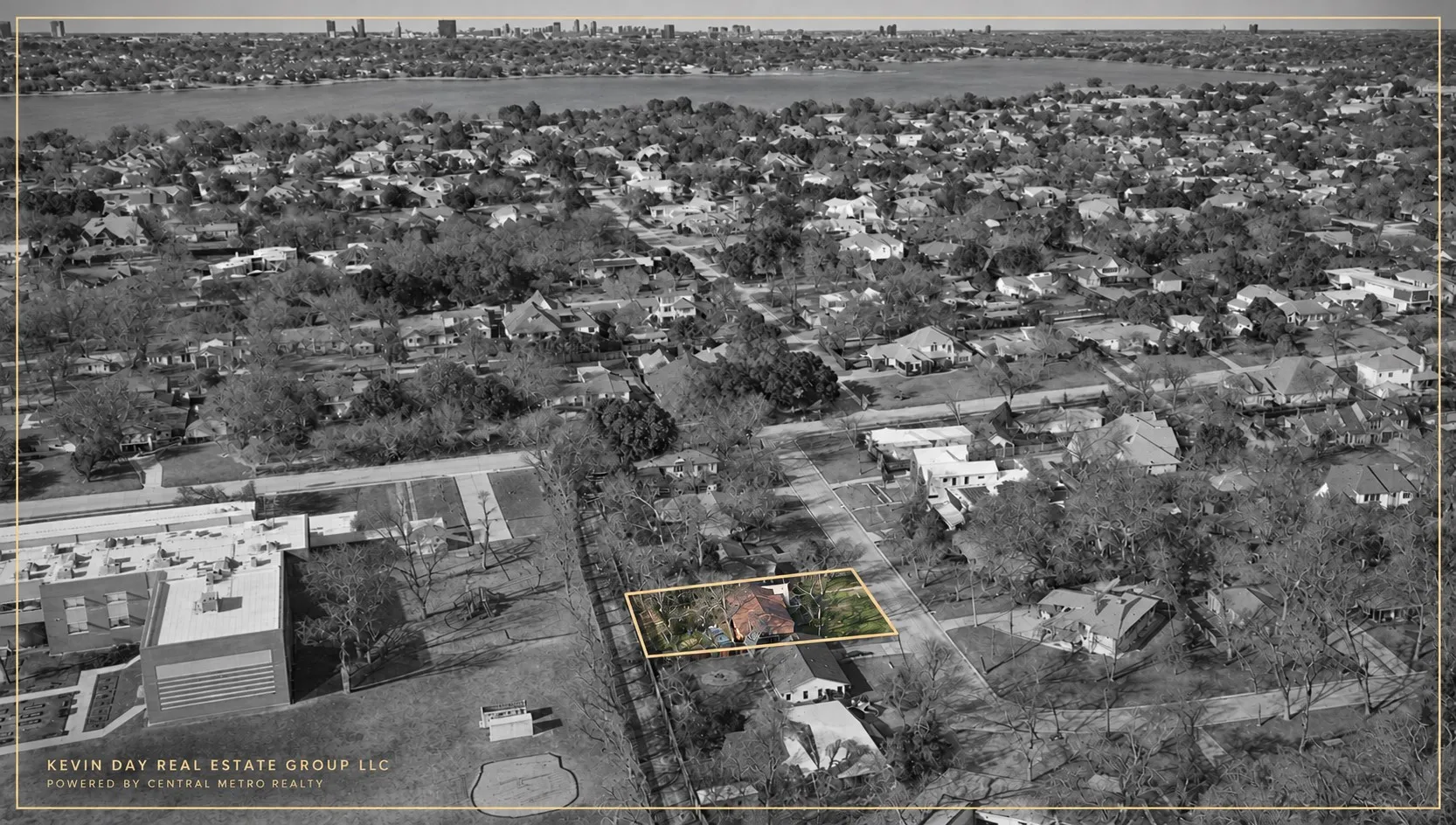 Single Family Residence For Sale in Dallas County , 1727 Whittier Avenue, Dallas, Texas 75218, 2 Bedroom, 2 Bathroom, 1 Garage spaces, 1,410 Sqft, built in 1951, mls#21393693, Real Estate Agent in Dallas, Homes For Sale in Dallas county, Homes For Sale in Dallas, Realtor in Dallas Texas, Real Estate Brokerage Independent Realty Texas, Luminita Cordes Realtor