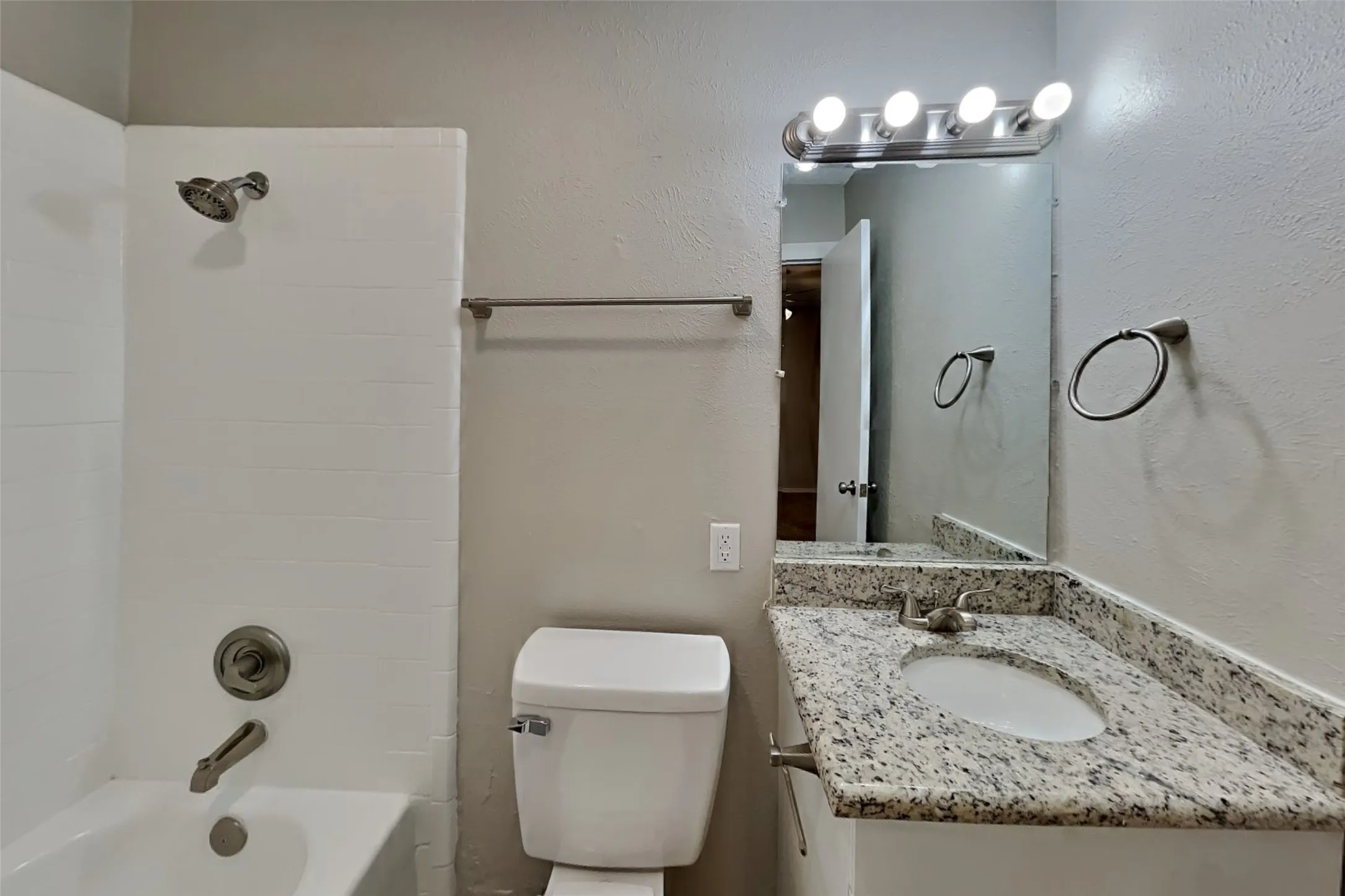 Single Family Residence For Rent in Tarrant County , 621 Meadowview Drive, Mansfield, Texas 76063, 3 Bedroom, 2 Bathroom, 2 Garage spaces, 1,335 Sqft, built in 1979, mls#21393697, Real Estate Agent in Mansfield, Homes For Rent in Tarrant county, Homes For Rent in Mansfield, Realtor in Mansfield Texas, Real Estate Brokerage Independent Realty Texas, Luminita Cordes Realtor